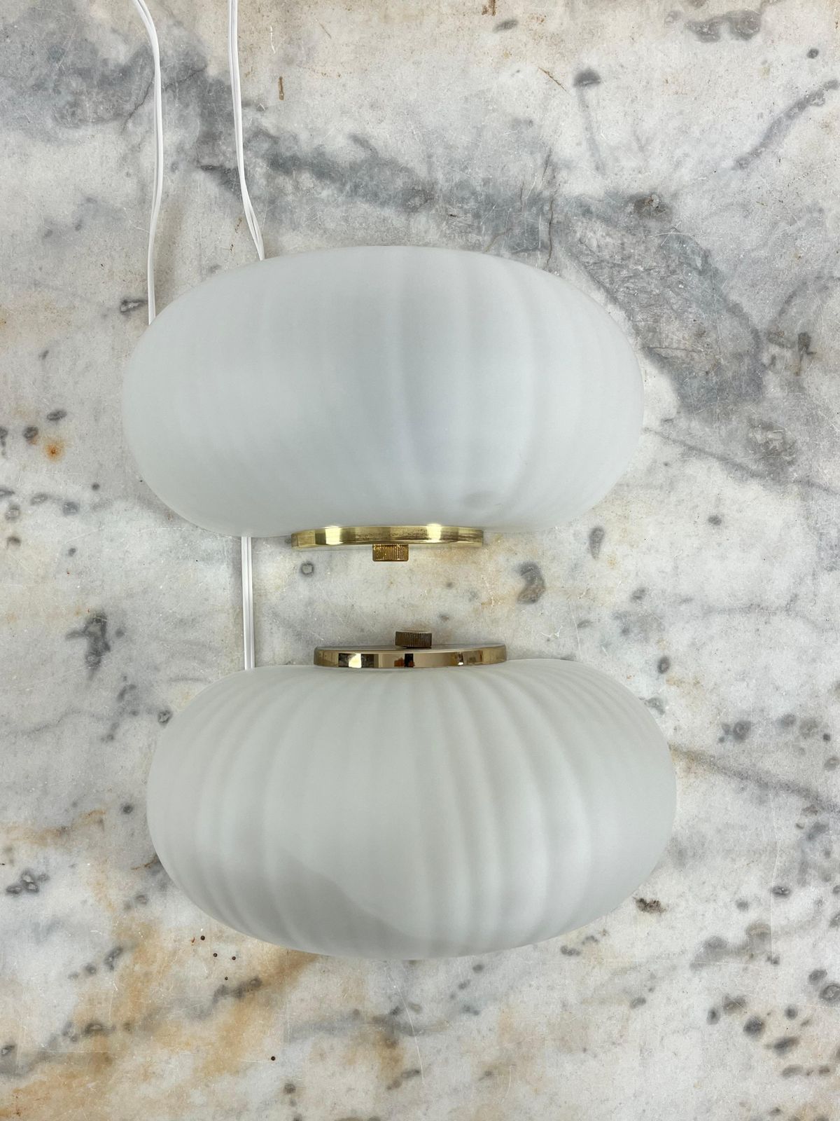 Set Of 2 Mid Century Murano Glass And Brass Shell Wall Lamps, Veluce 1960s photo vinterior