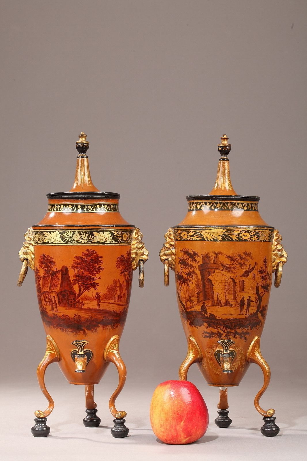 Paire de fontaines à boisson en tôle laquée, époque Empire photo furniture