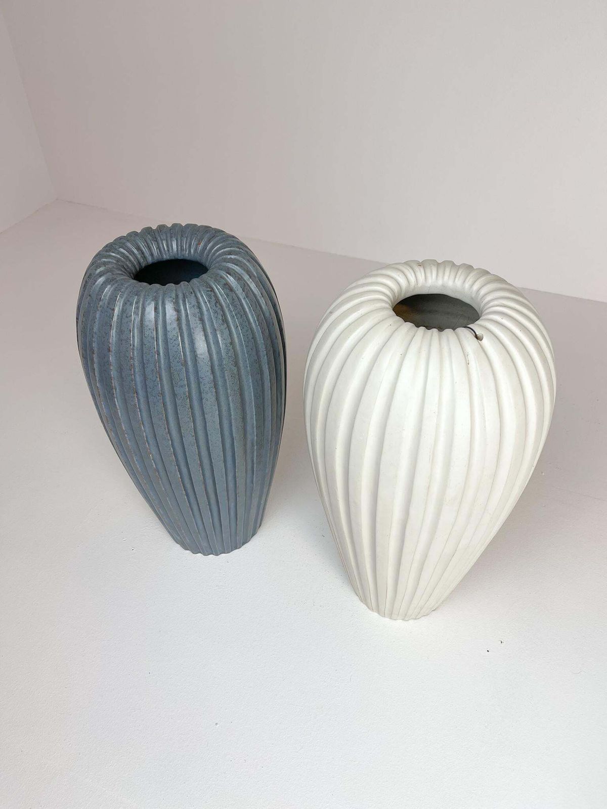 photo furniture Midcentury Floor Vase By Vicke Lindstrand, 1940s, Sweden