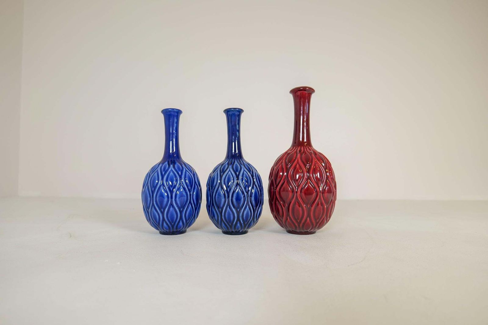 Midcentury Blue And Red Peacock Vases Sven Erik Skawonius Upsala Ekeby, 1950s photo buy