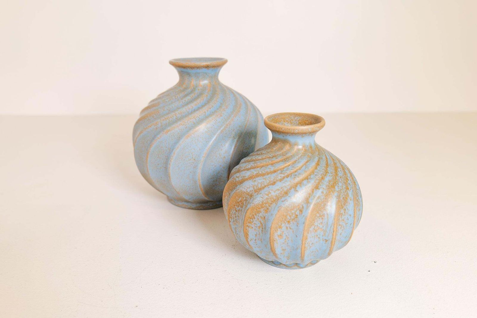 Midcentury Pair Of Ceramic Vases "Turkos", Ewald Dahlskog , Bo Fajans, Sweden photo 1711.0