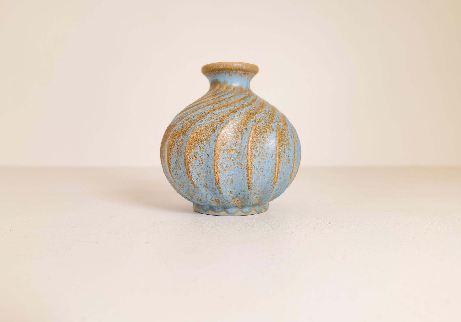photo furniture Midcentury Pair Of Ceramic Vases "Turkos", Ewald Dahlskog , Bo Fajans, Sweden