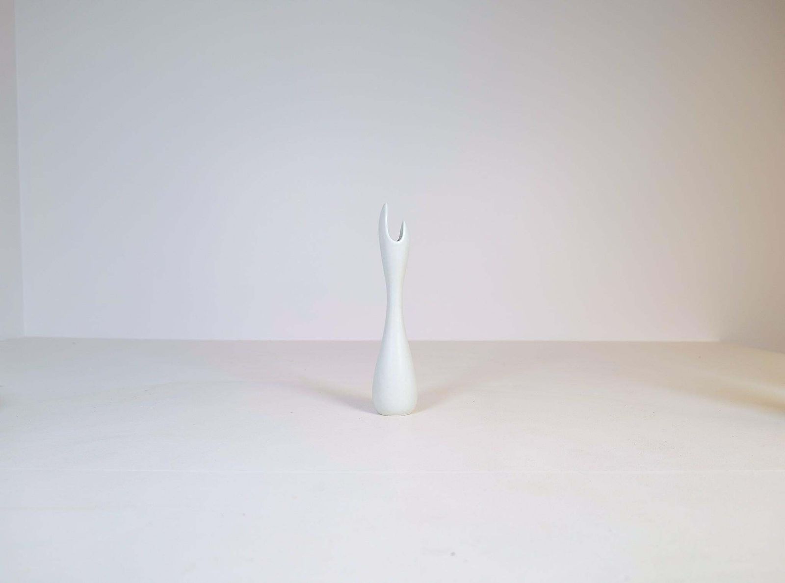 Midcentury Modern Ceramic Vase "Caolina" Gunnar Nylund Rörstrand, Sweden photo vinterior