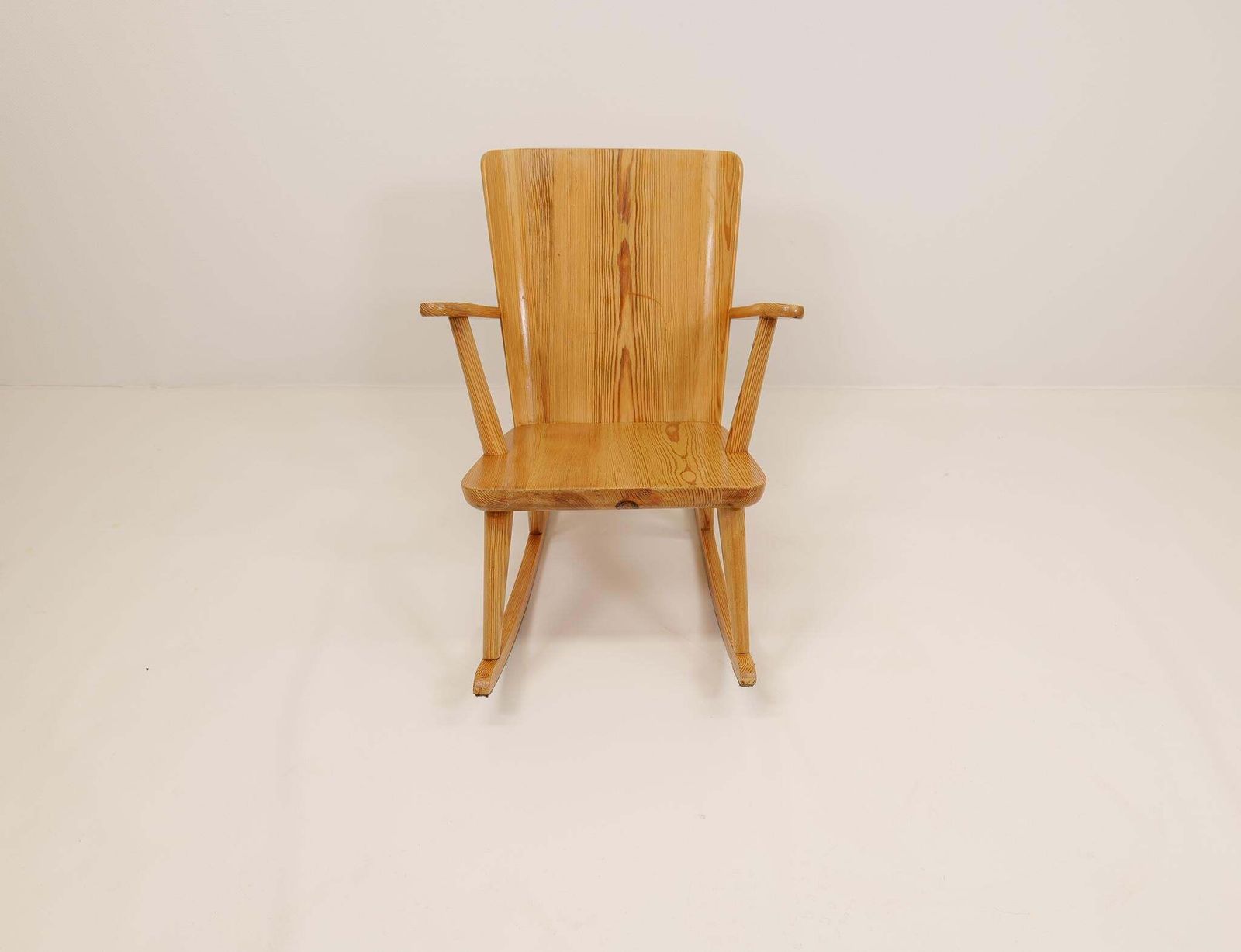 Midcentury Rocking Chair In Pine, Göran Malmvall, Sweden, 1940s photo vinterior