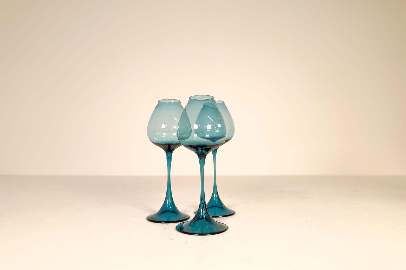 photo vinterior Large Collection Midcentury Orrefors Tulip Glasses Nils Landberg Sweden 1950s