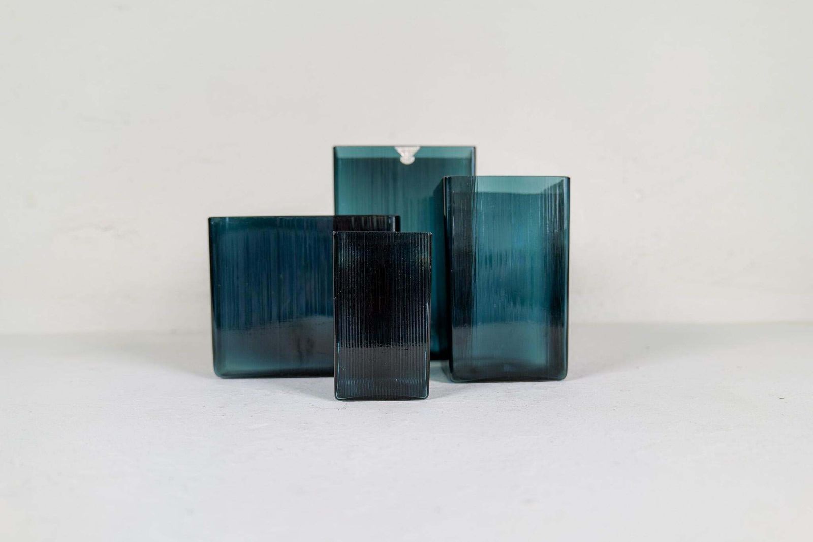 photo vinterior Midcentury Modern Collection Of Ten "Ice" Gullaskruf Vases, Sweden, 1960s