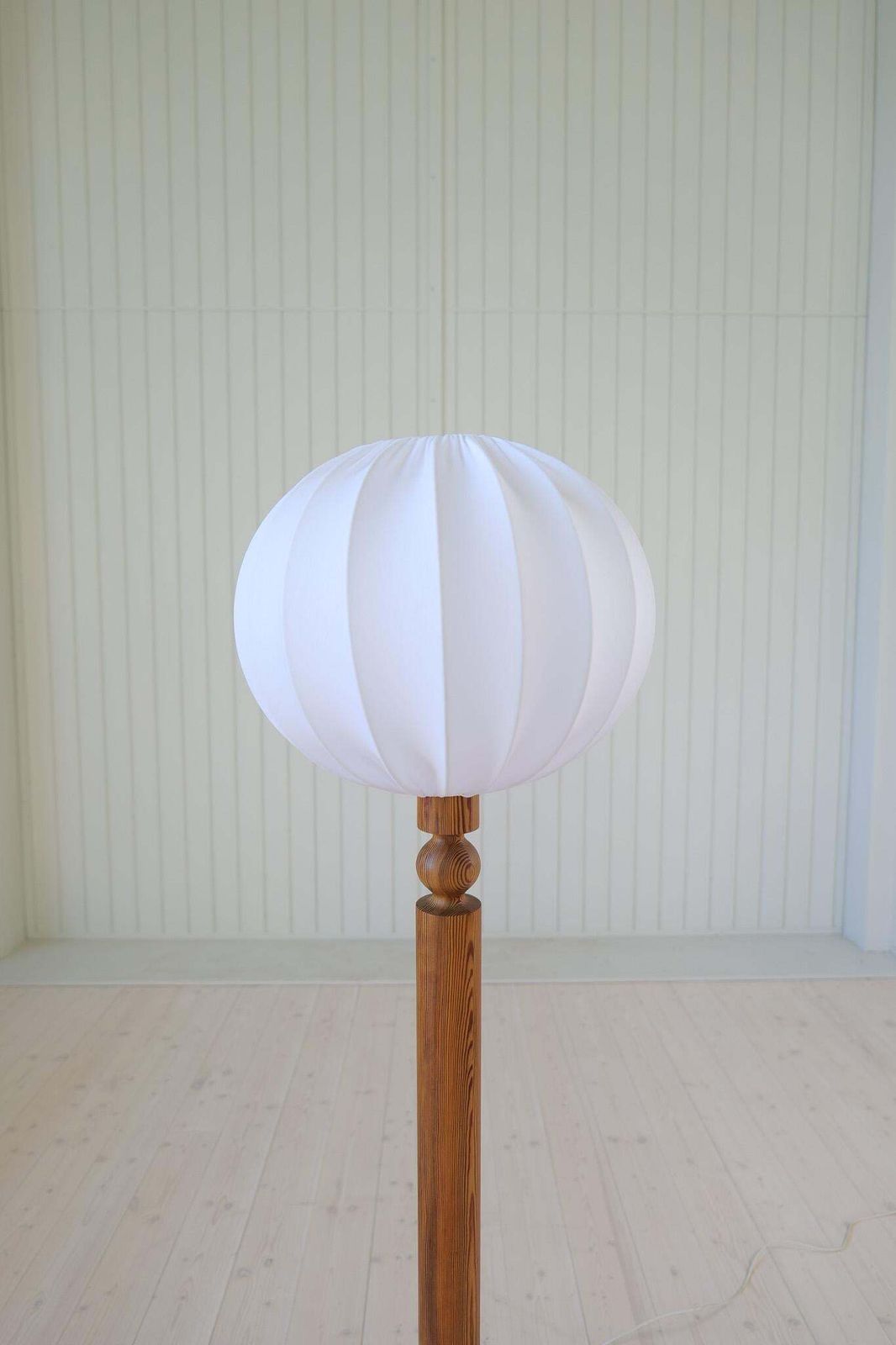 Scandinavian Modern Sculptural Floor Lamp In Pine Uno Kristiansson, Sweden 1970s photo Lighting