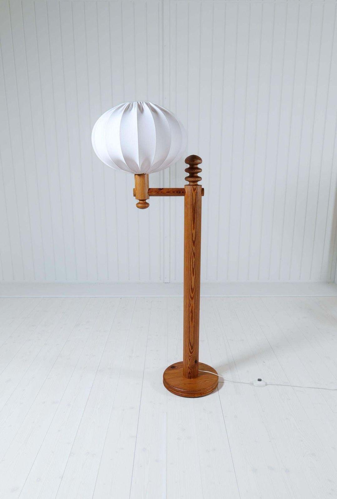 Scandinavian Modern Sculptural Floor Lamp In Pine Uno Kristiansson, Sweden 1970s photo Lighting