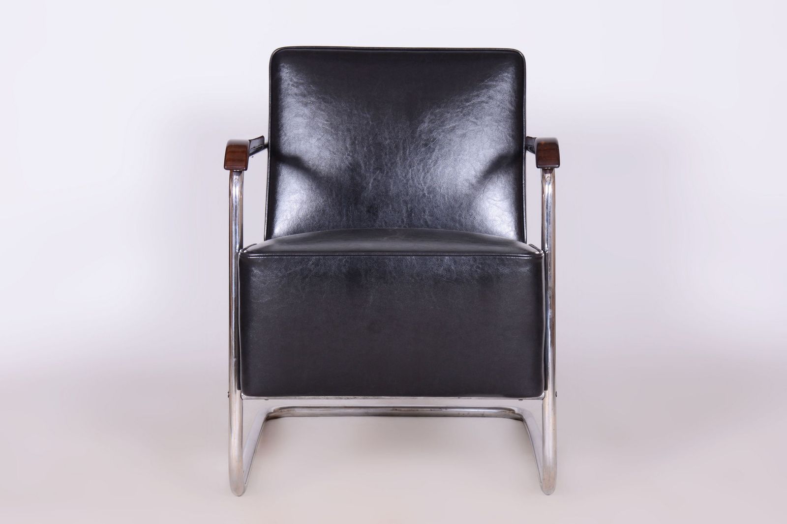photo furniture Pair Of Restored Bauhaus Armchairs, By Mücke Melder, Leather, Czech, 1930s