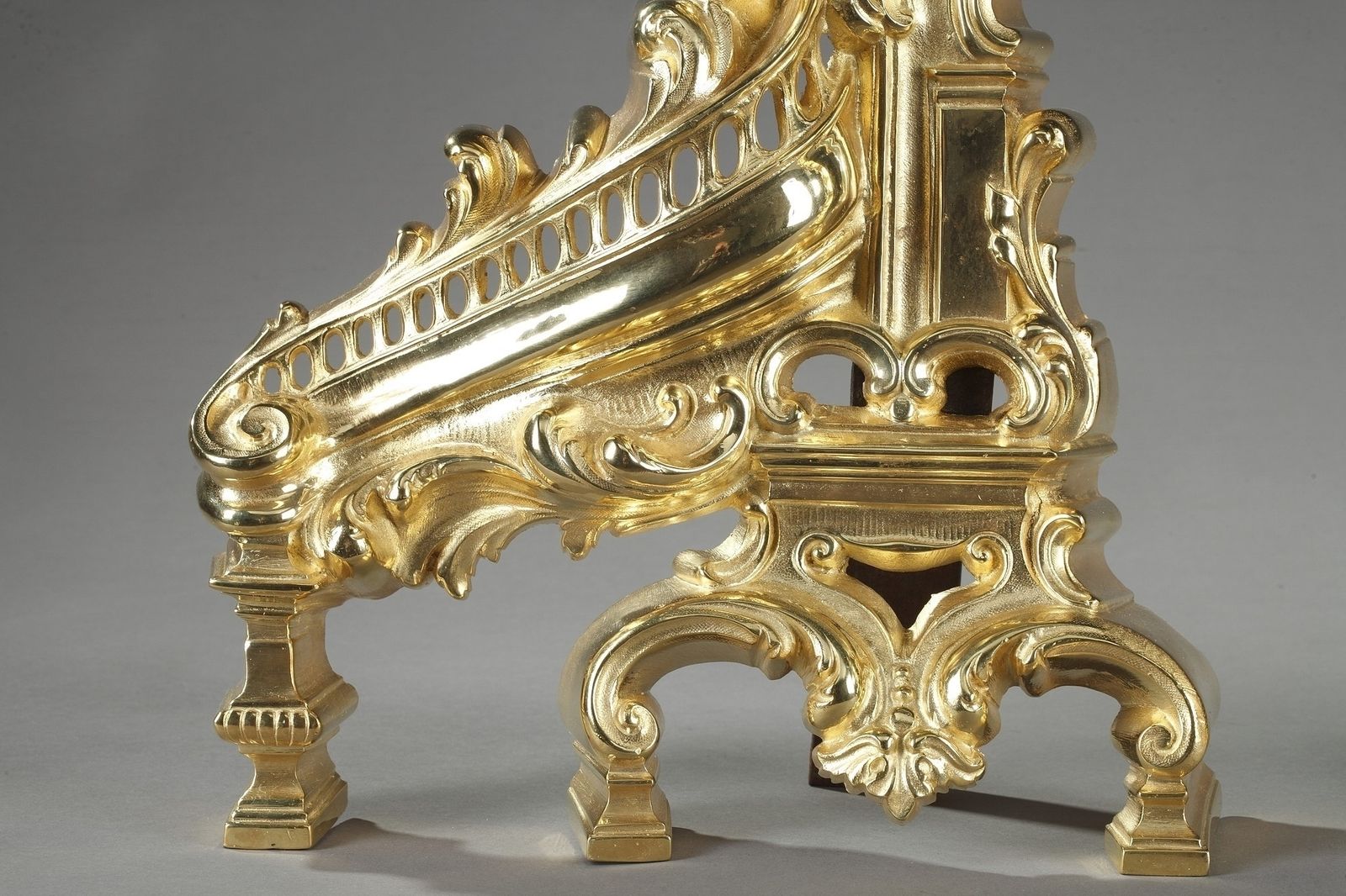 Chenets de cheminée Napoléon III de style Rocaille en bronze doré photo 3552.0
