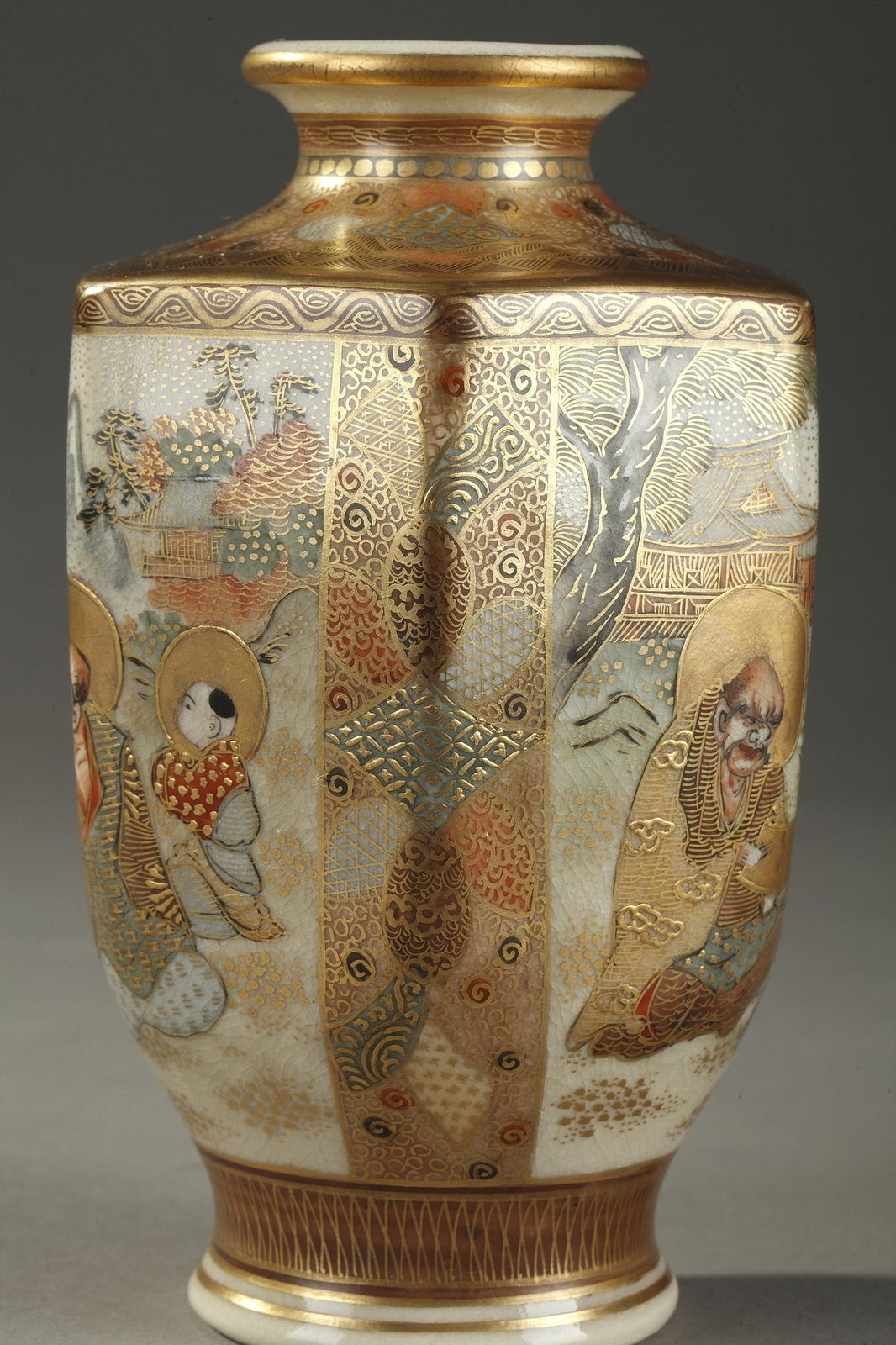 Paire de petits vases Satsuma japonais en porcelaine, XXe siècle photo buy