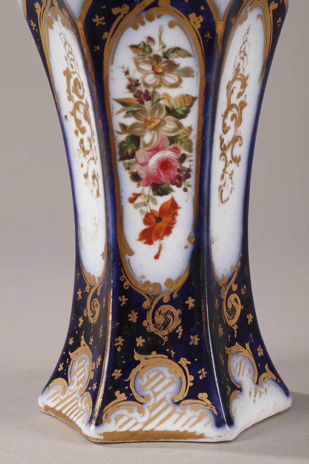 Paire de vases en porcelaine Napoléon III photo vintage