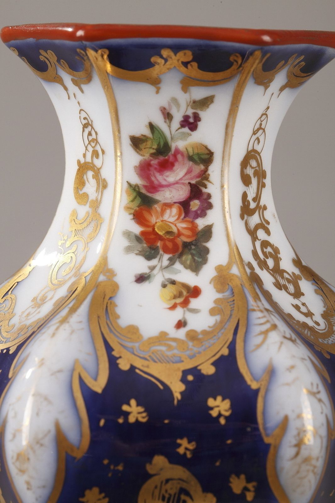 914.0 Paire de vases en porcelaine Napoléon III photo