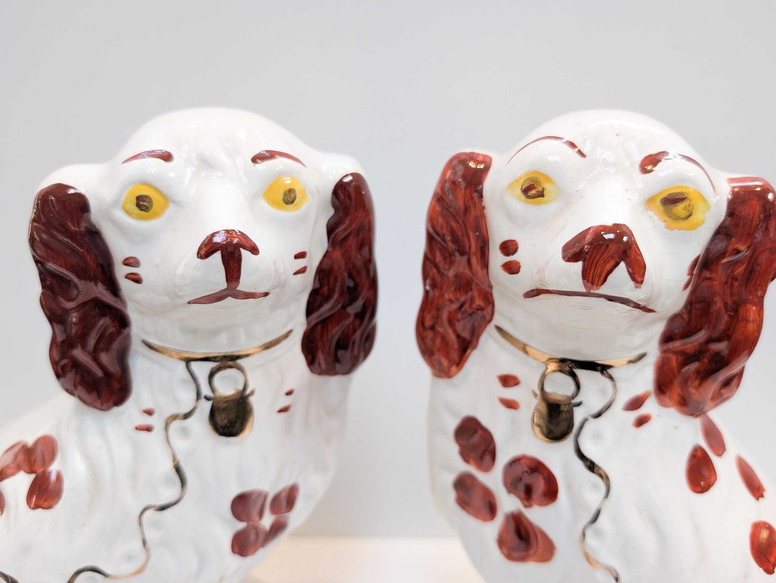 photo furniture Pair Of Vintage Arthur Wood Staffordshire Dogs. Sitting Brown Spaniels, Made In England.