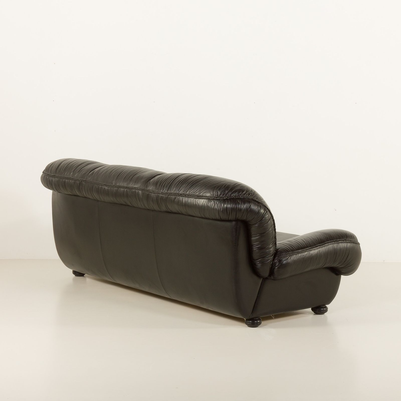 Italian Mid Century Sofa By Linea Valentini, 1980s photo for sale