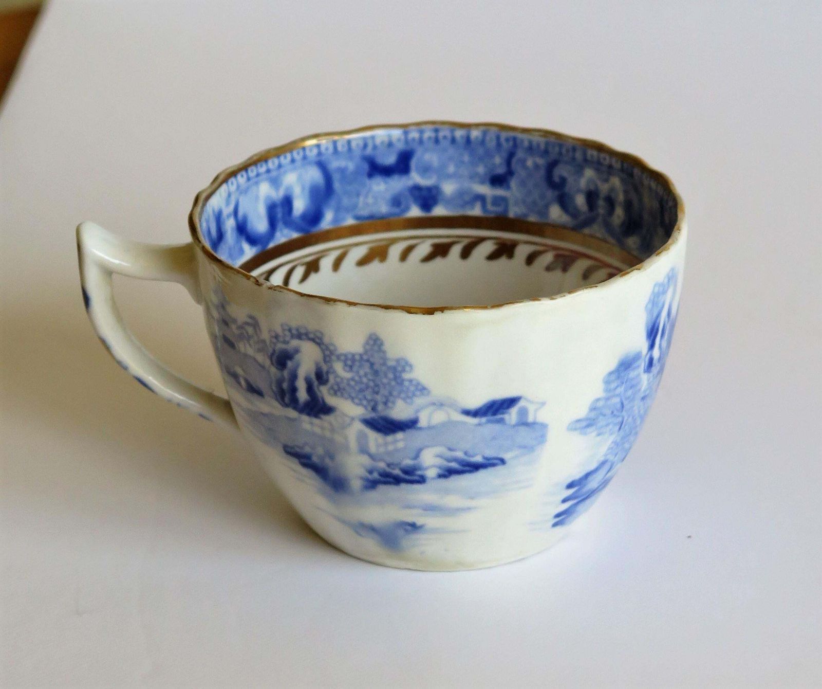 photo furniture Miles Mason Porcelain Pair Of Tea Cups Broseley Blue And White Pattern, Ca. 1805