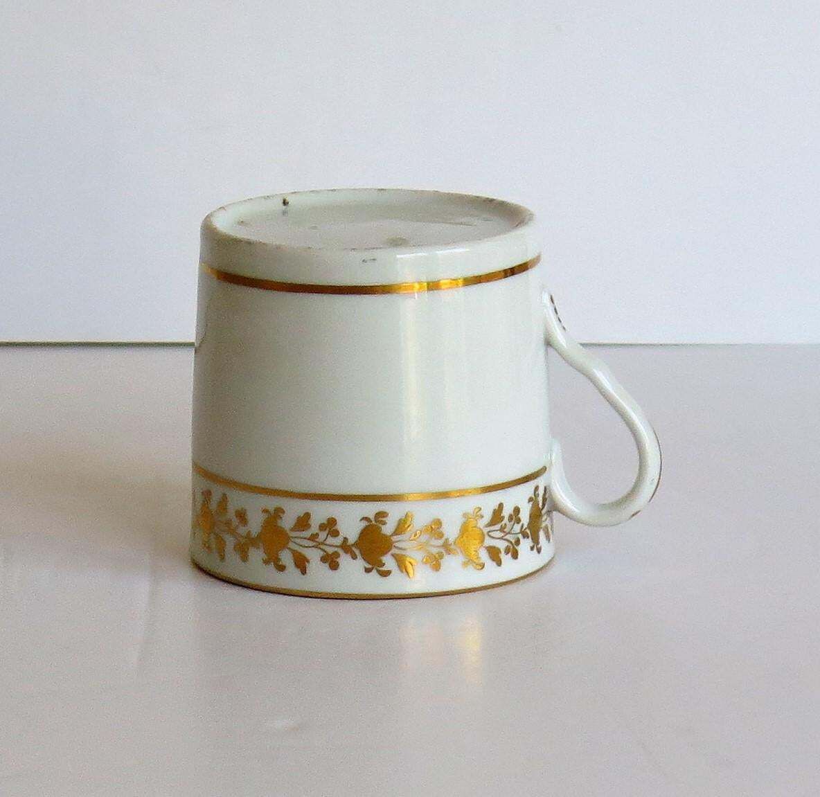 photo vintage Georgian Coalport Porcelain Coffee Can Hand Gilded Pattern, English Circa 1807