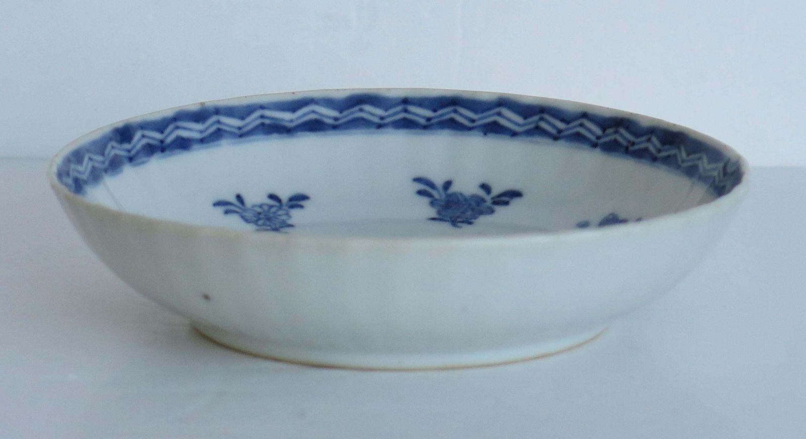 18th Century Chinese Porcelain Dish Blue And White Hand Painted, Qing Qianlong photo buy