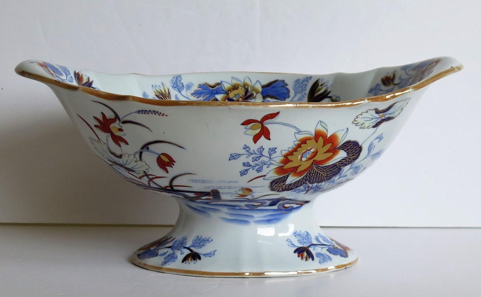 photo furniture Large Wedgwood Pedestal Bowl Centrepiece Stone China Ptn 1156, Circa 1840