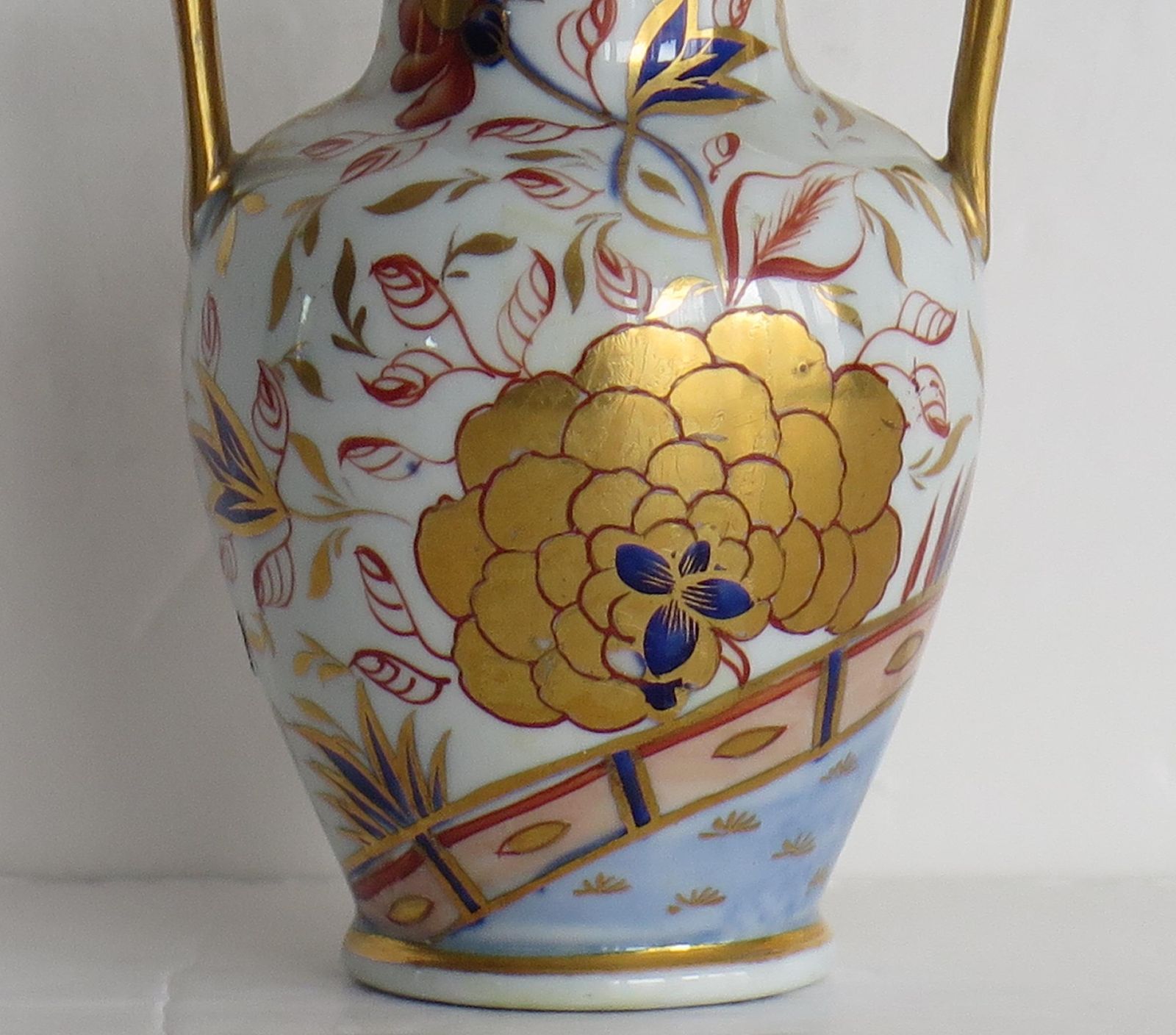 Rare Mason's Ironstone Miniature Lidded Urn In Gold Rose Japan Pattern, Circa 1820 photo furniture