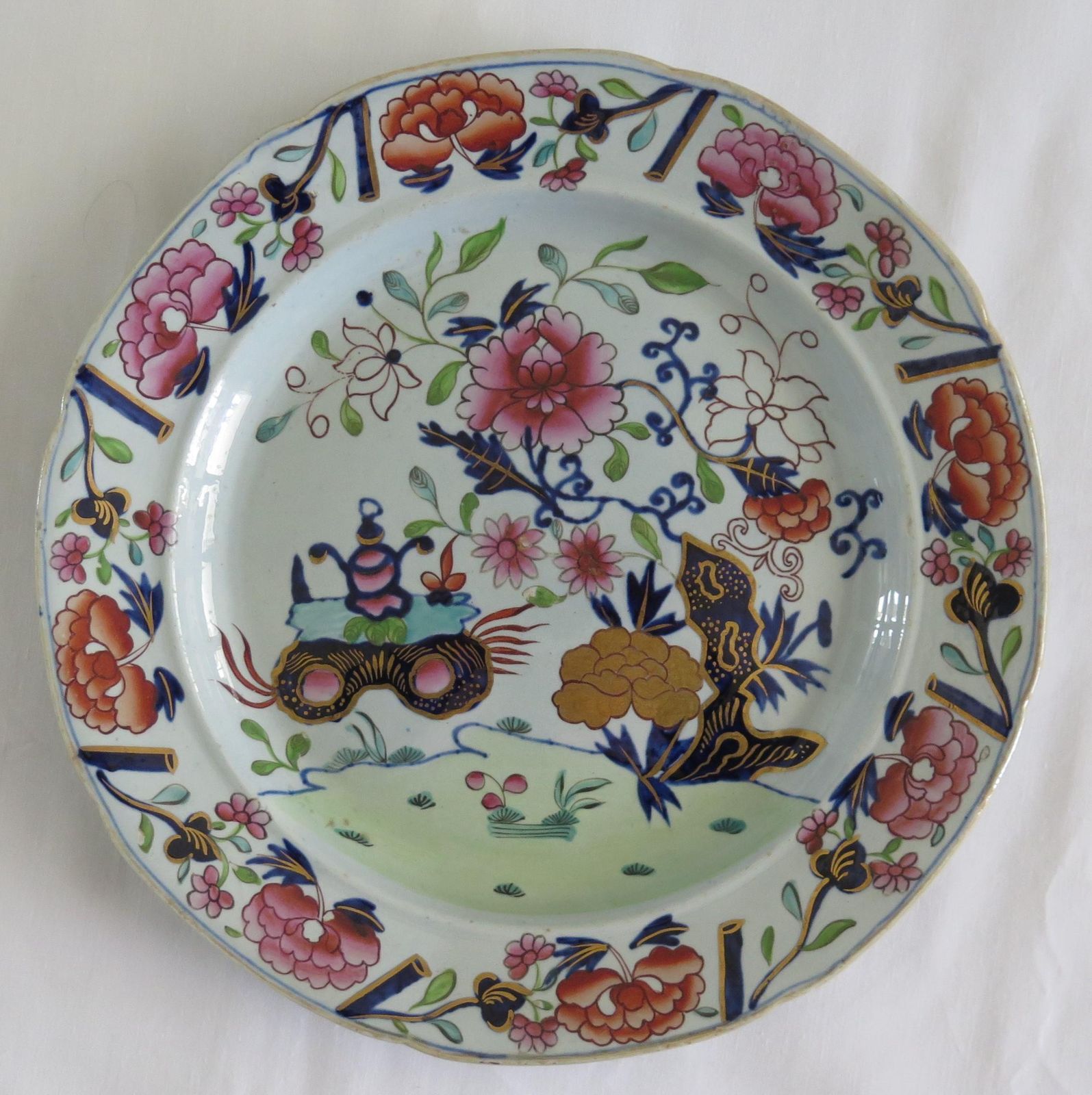 photo furniture Set Of Six Masons Dinner Plates In Small Vase Flowers And Rocks Ptn, Ca 1818