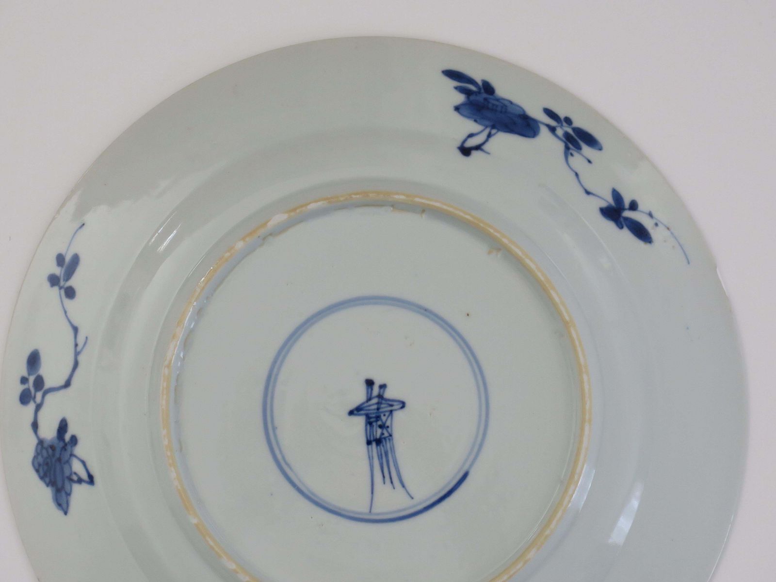 photo vintage Chinese Kangxi Mark & Period Plate Porcelain Blue & White Flower Basket, Ca 1700