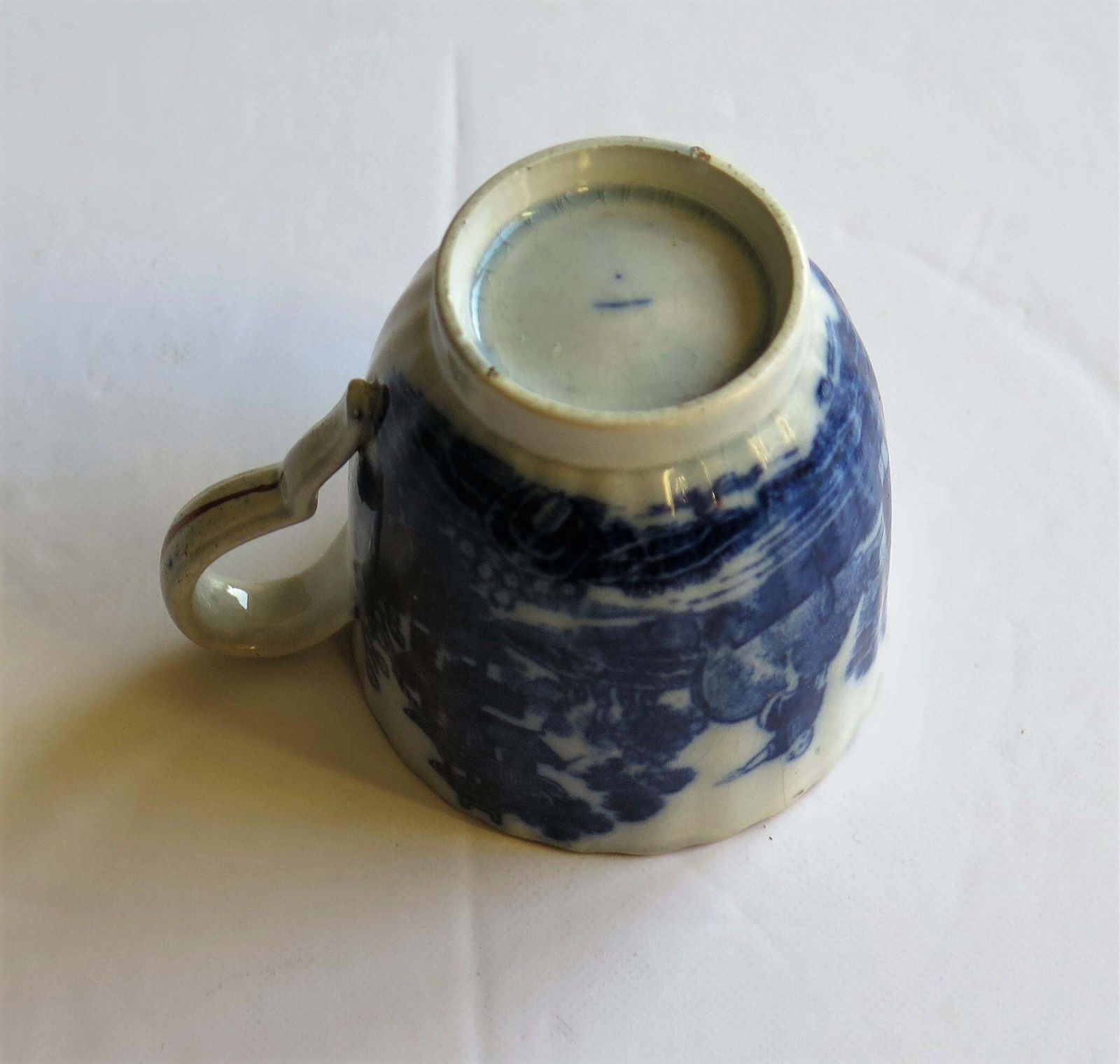 photo vintage Early Coffee Cup Blue And White Boy On A Buffalo Ptn Probably Spode, Circa 1790