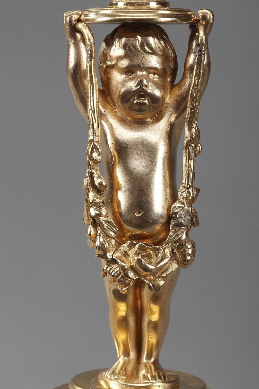 Décoration Bougeoirs d'époque en bronze doré ormolu avec putti, XIXe siècle photo