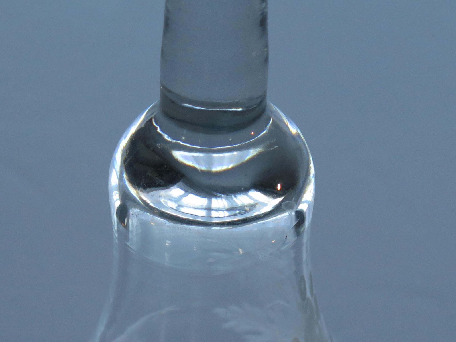 photo vintage George II English Wine Drinking Glass Engraved Bell Bowl Hand Blown, Circa 1745