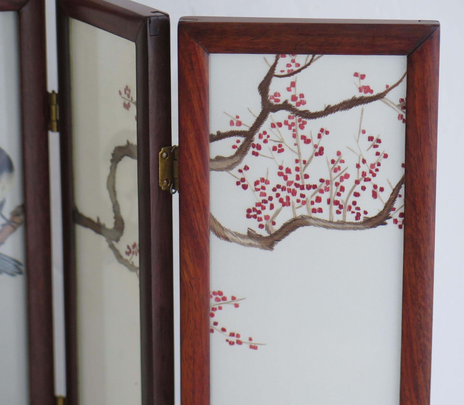 Chinese Folding Screen For Desk Hardwood & Silk Hand Decorated, Circa 1960 photo vinterior