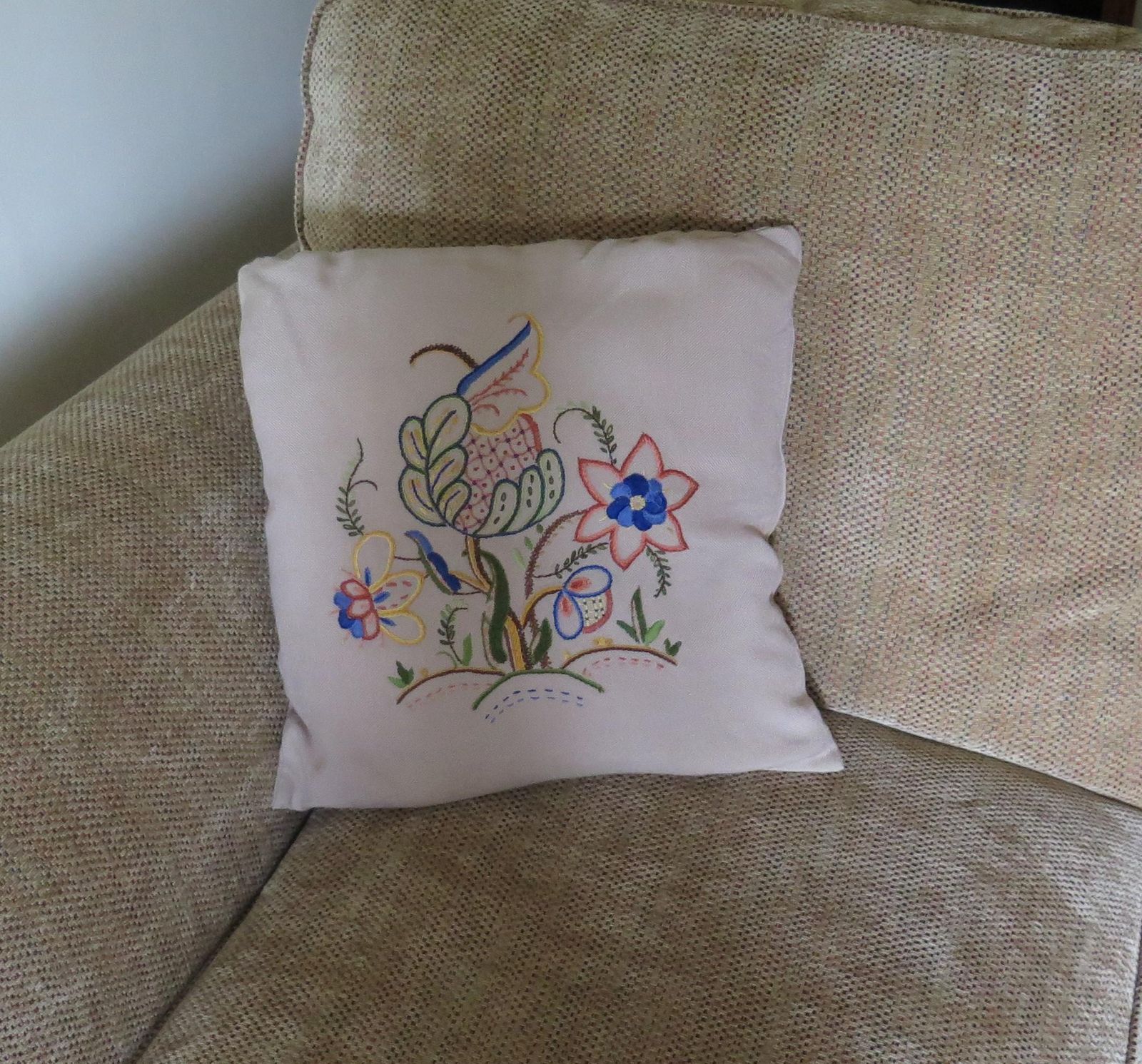 photo vintage Hand Embroidered Cushion Or Pillow, English Circa 1940s