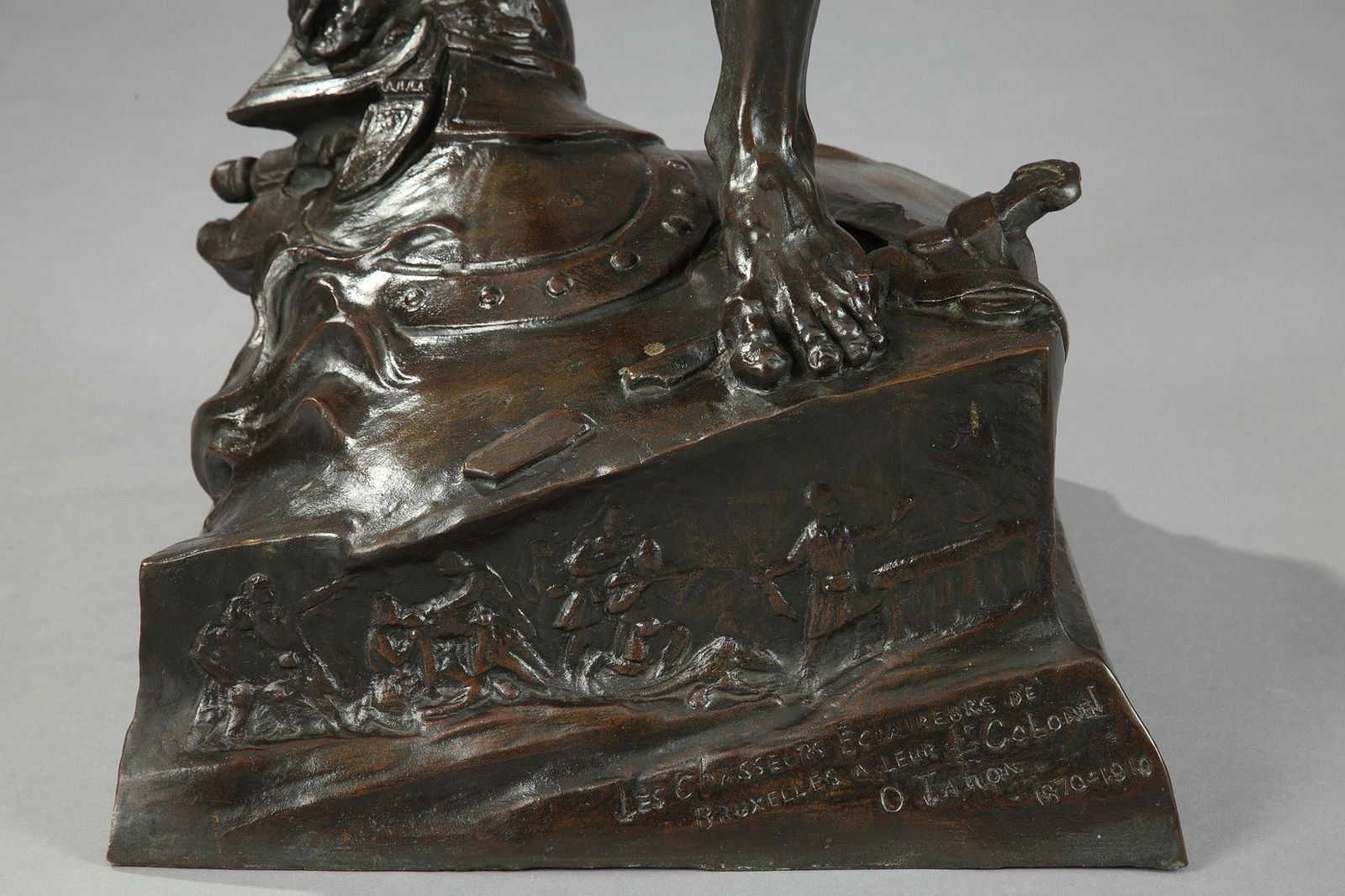 Sculpture en bronze « The Warrior », par Auguste De Wever (1836-1910) photo for sale
