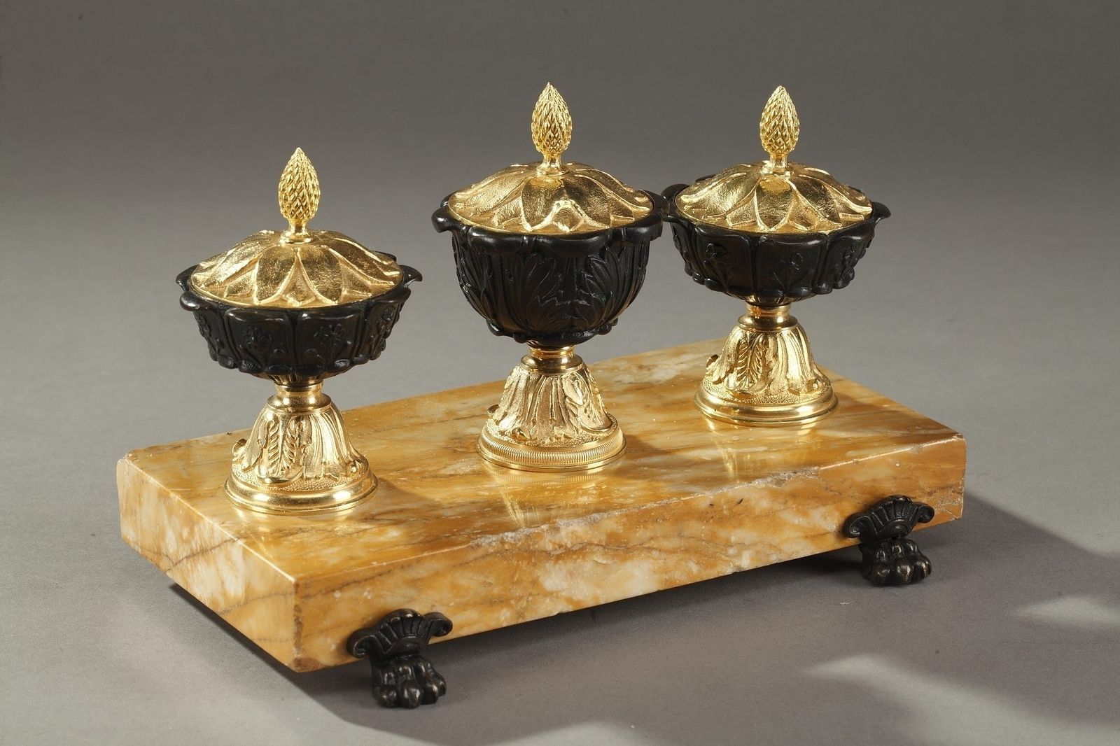 photo for sale Encrier d'époque en bronze et marbre de Sienne