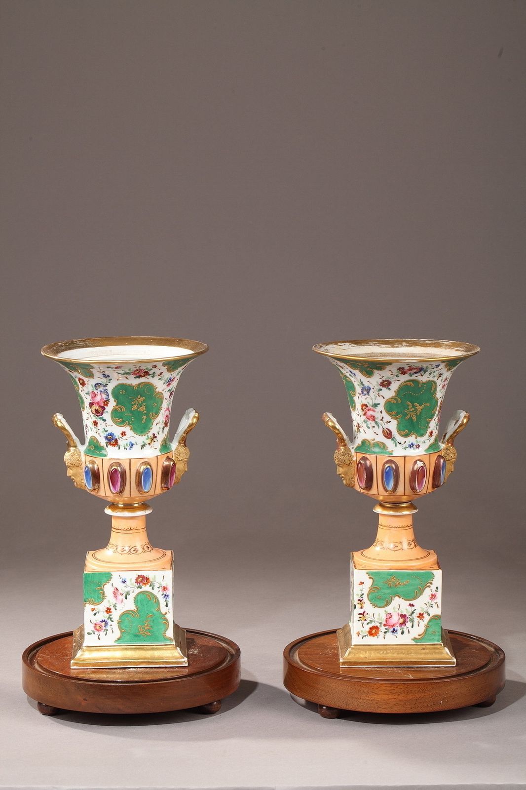 Paire de vases Médicis en porcelaine, période Louis-Philippe photo 1771.0