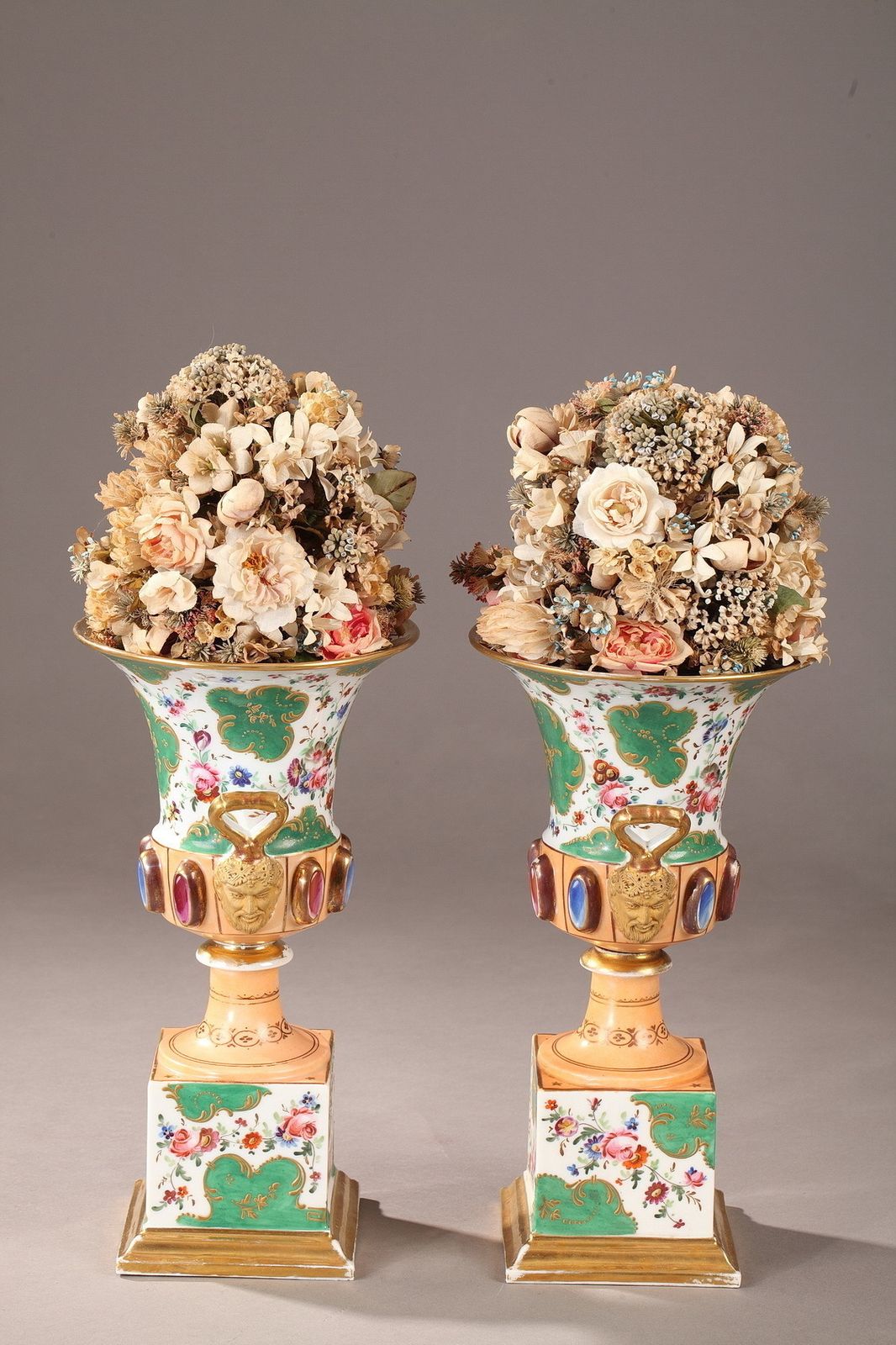 Paire de vases Médicis en porcelaine, période Louis-Philippe photo vintage