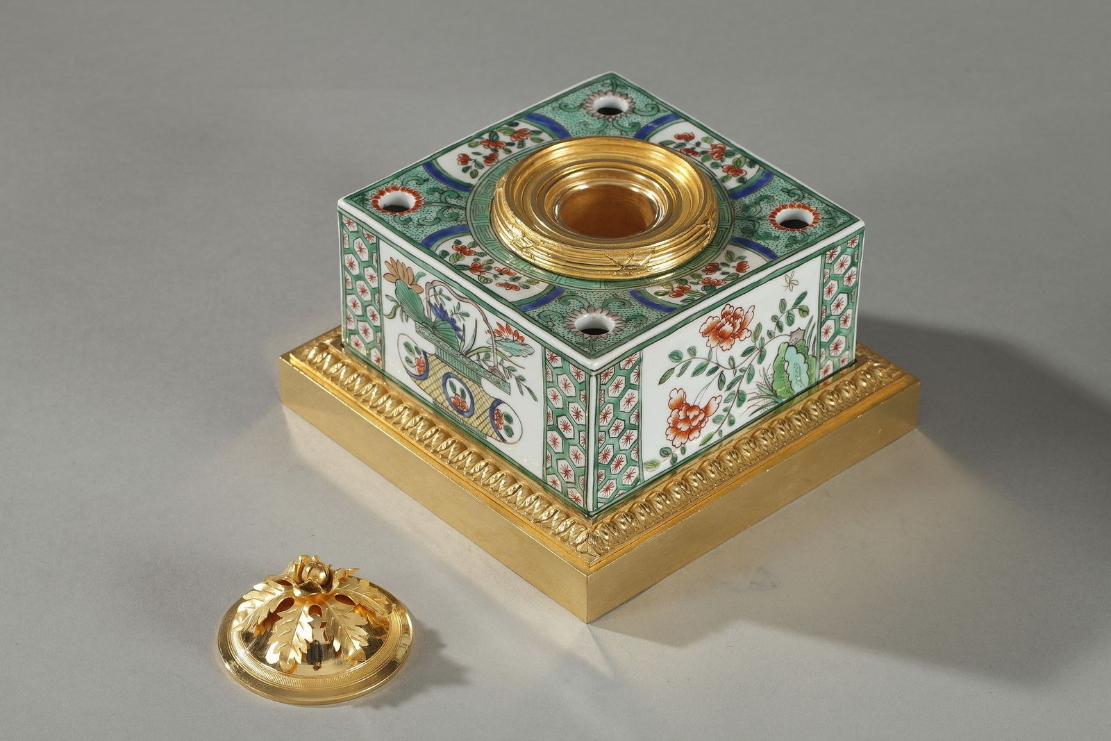 photo for sale Encrier en porcelaine « famille verte » par Samson