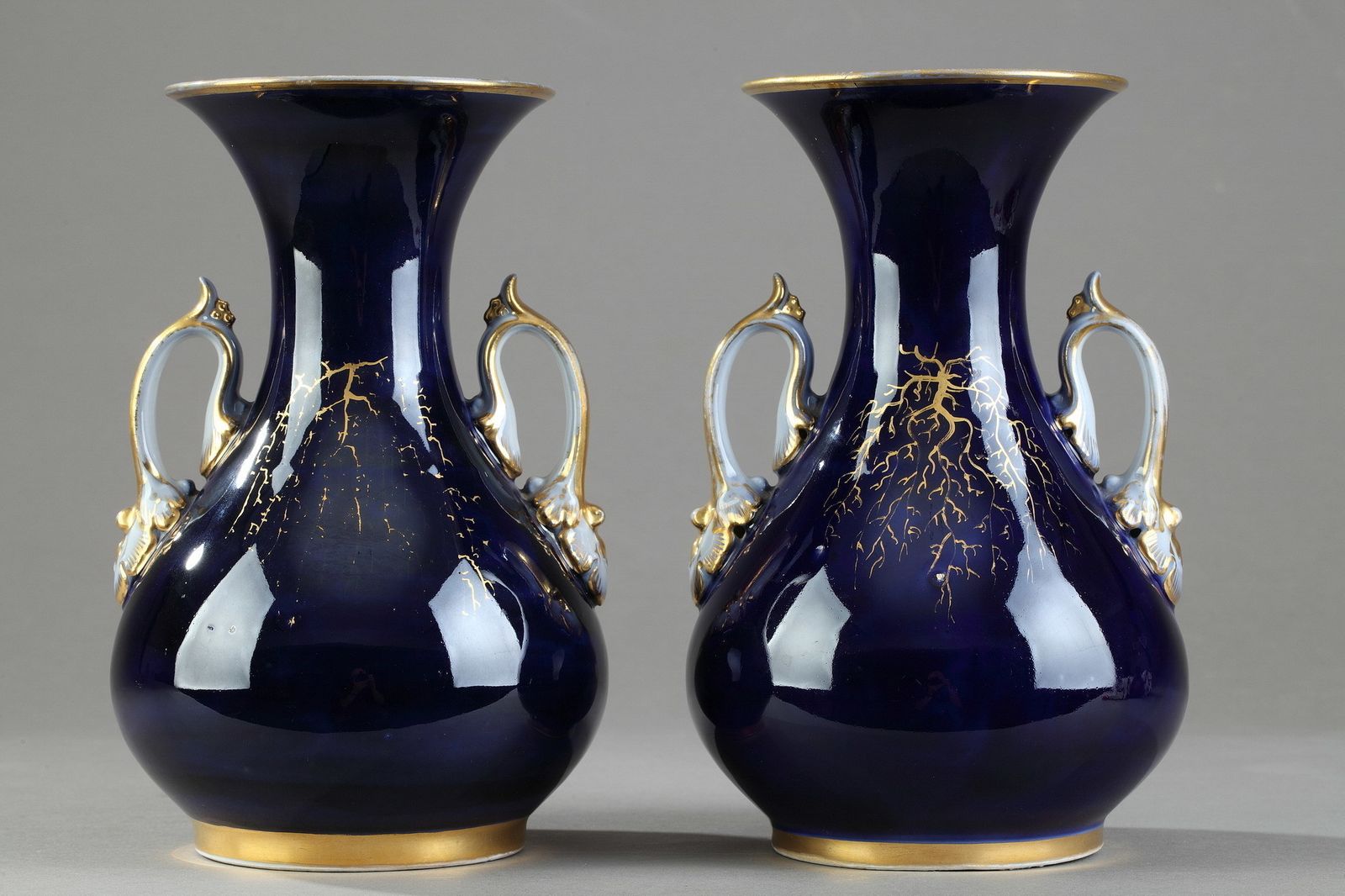 Paire de vases en porcelaine Valentine, milieu du XIXe siècle photo vintage
