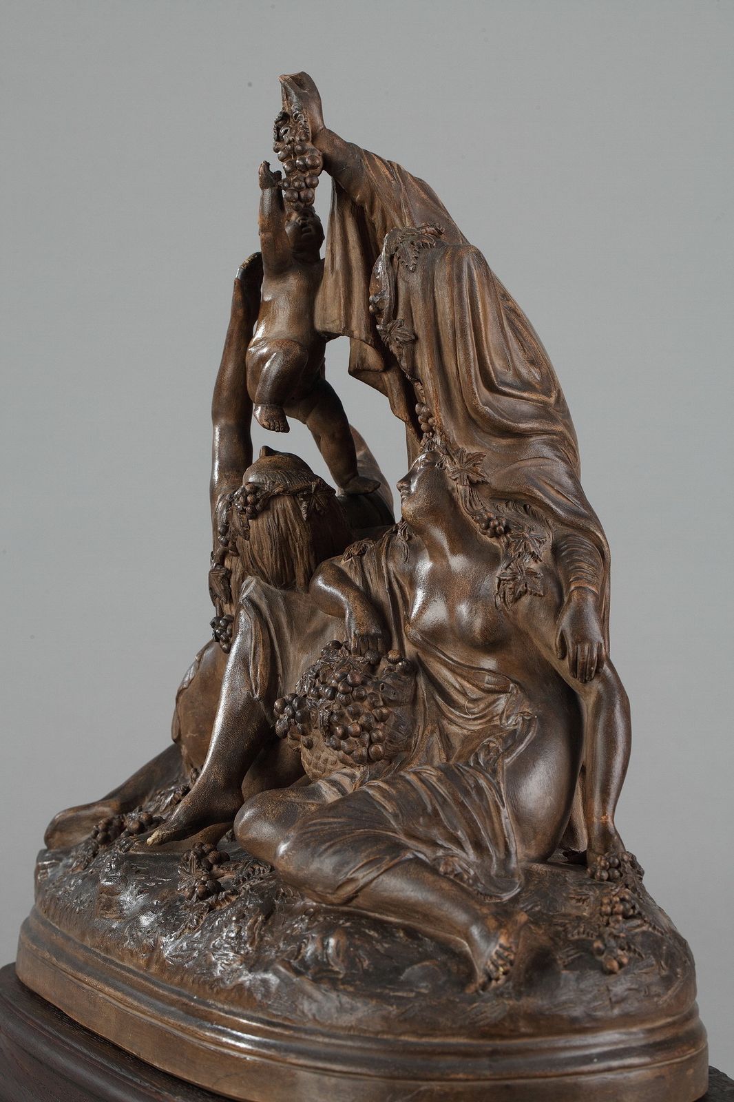 photo for sale Groupe en terre cuite du XIXe siècle « Bacchus et les Bacchantes célébrant la vendange »