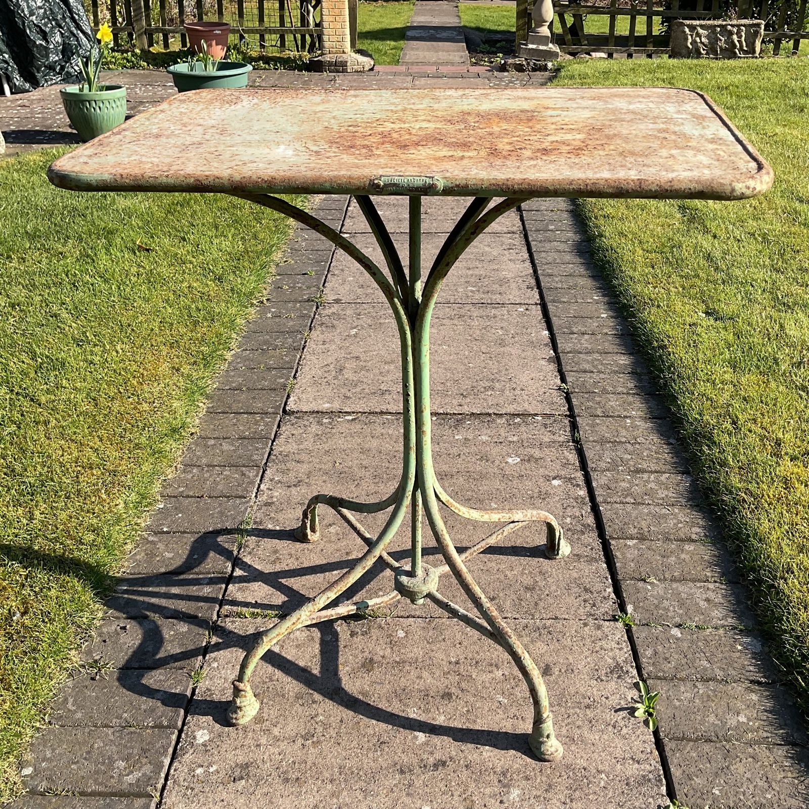Arras Saint Sauveur Bistro Table photo Garden Furniture