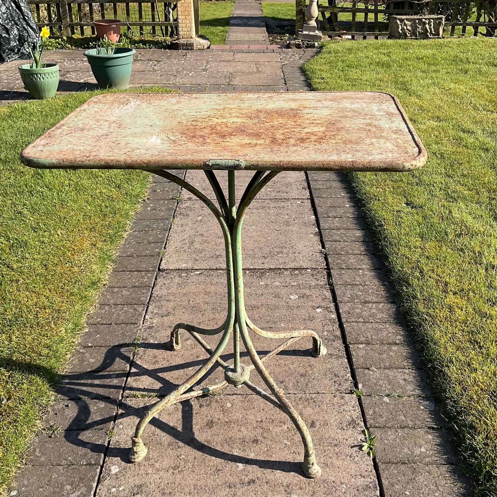 photo vinterior Arras Saint Sauveur Bistro Table
