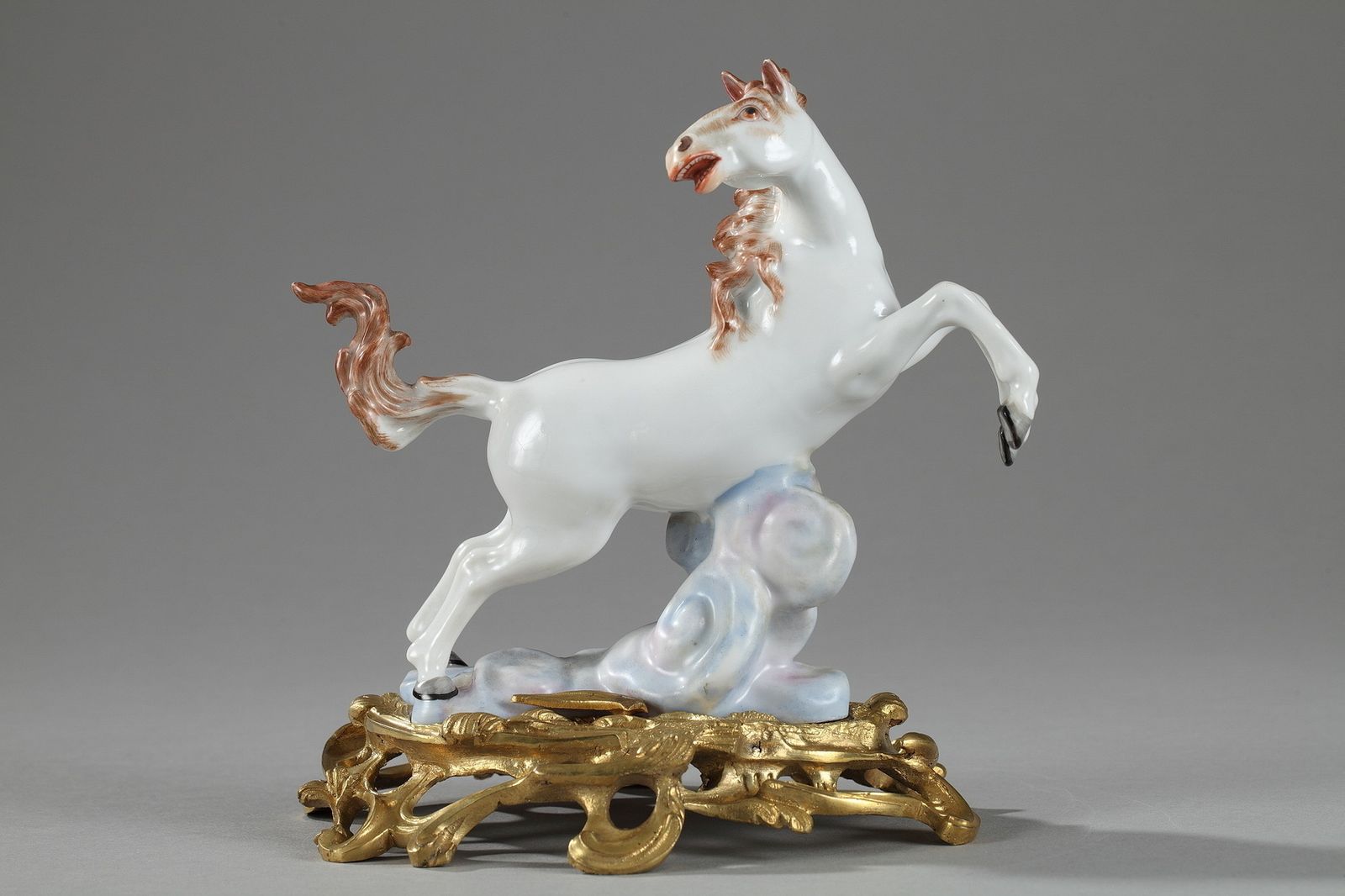 photo for sale Paire de chevaux en porcelaine montée en ormolu, manufacture Samson