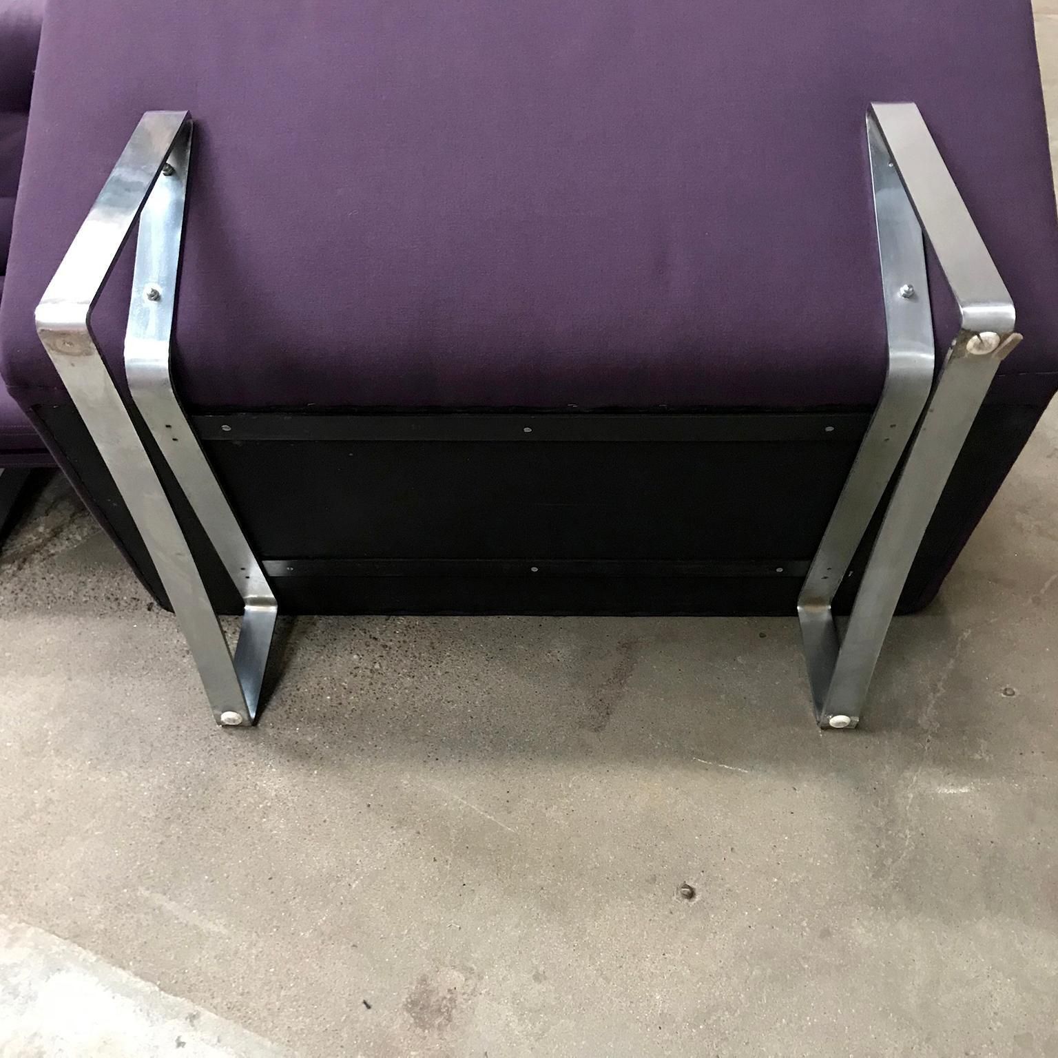 photo vinterior 1968, Kho Liang Ie For Artifort, Chrome Base 2 Seat, Redone In Purple Fabric
