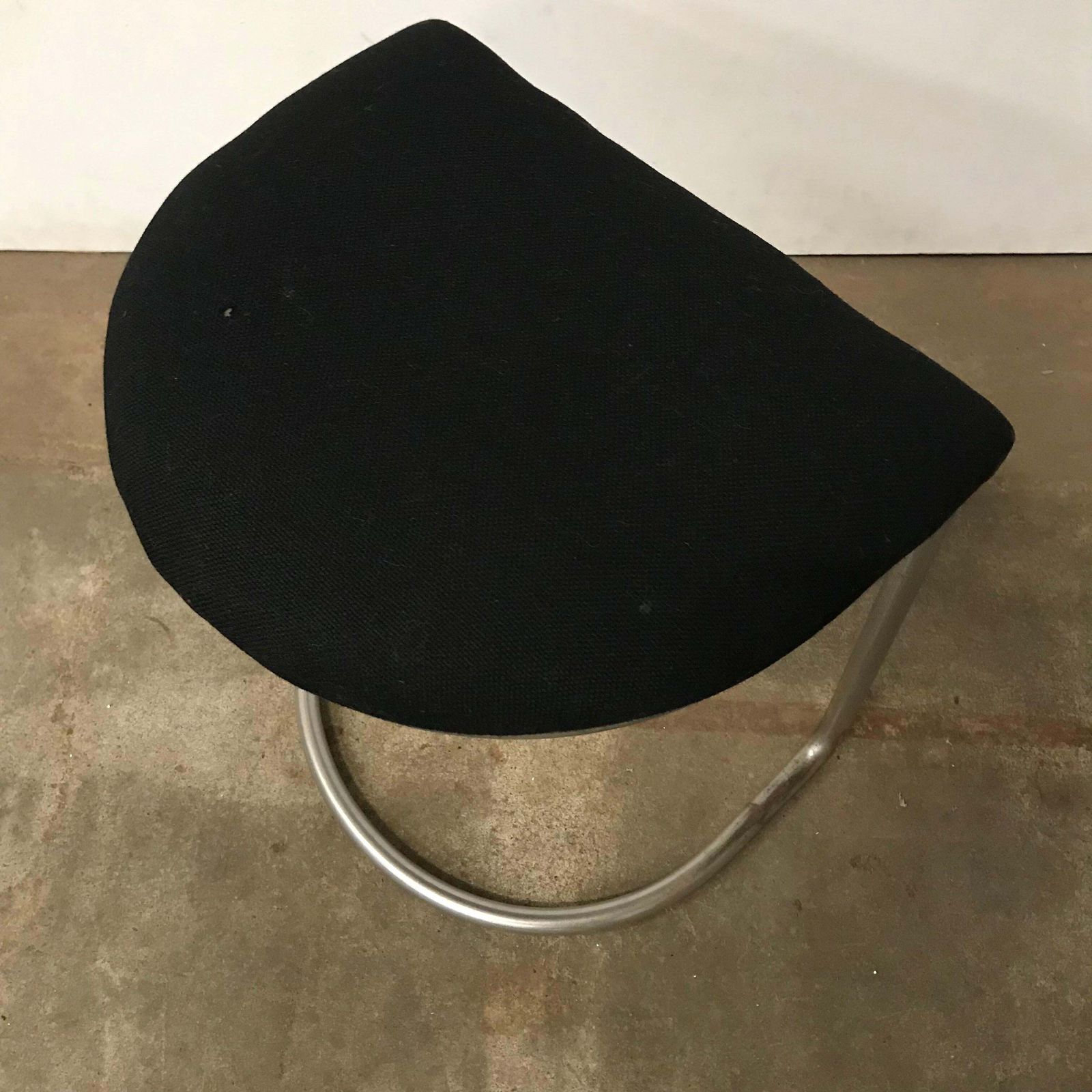 photo vinterior W.H. Gispen For Gispen, For Make Up Tabouret In Chrome And Black, Circa 1930