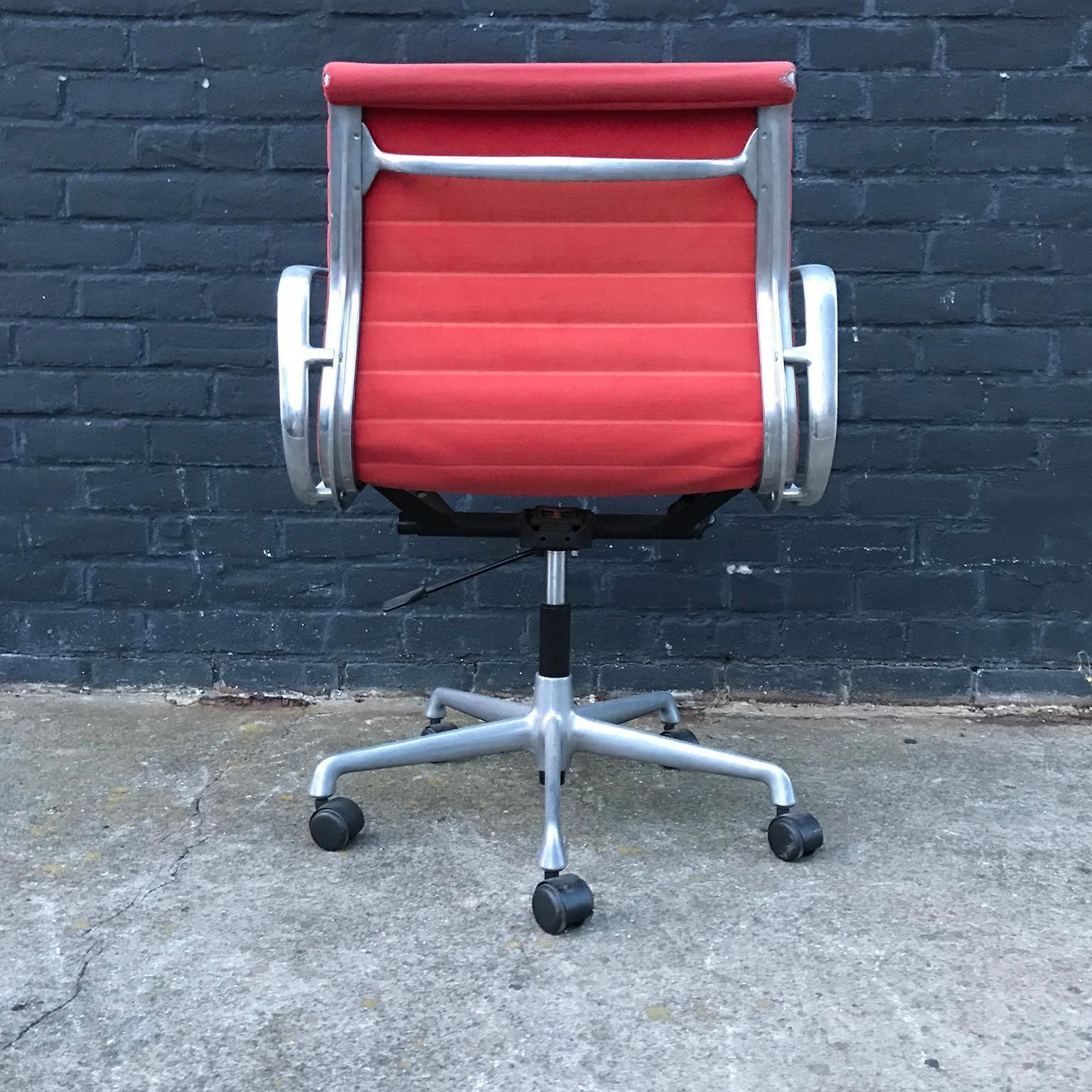 1958, Ray And Charles Eames Red Adjustable Tilt Office Chair With Five Wheels photo 1066.0
