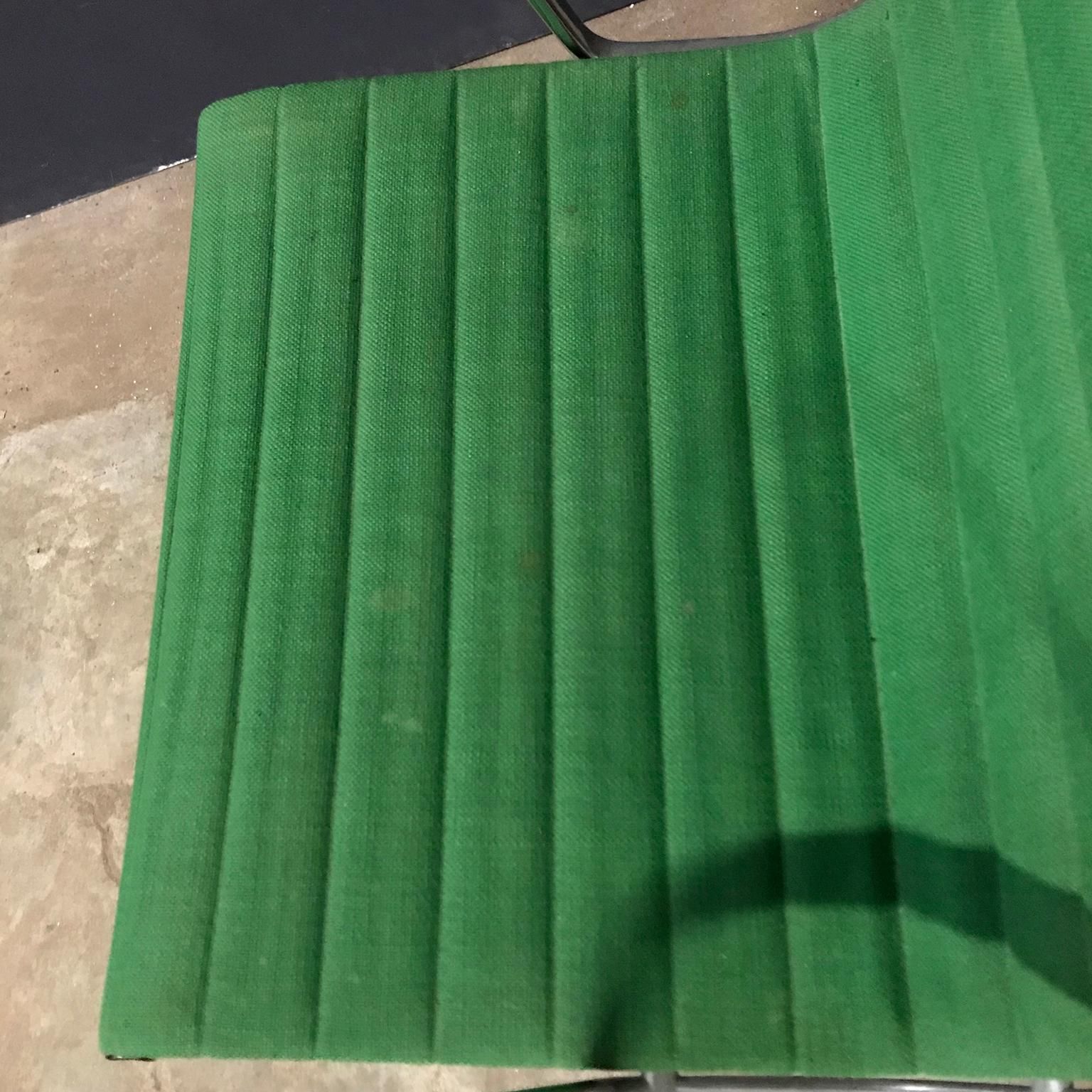 photo furniture 1958, Ray / Charles Eames; Miller, Ea 116, Flat Base Easy Chair In Apple Green