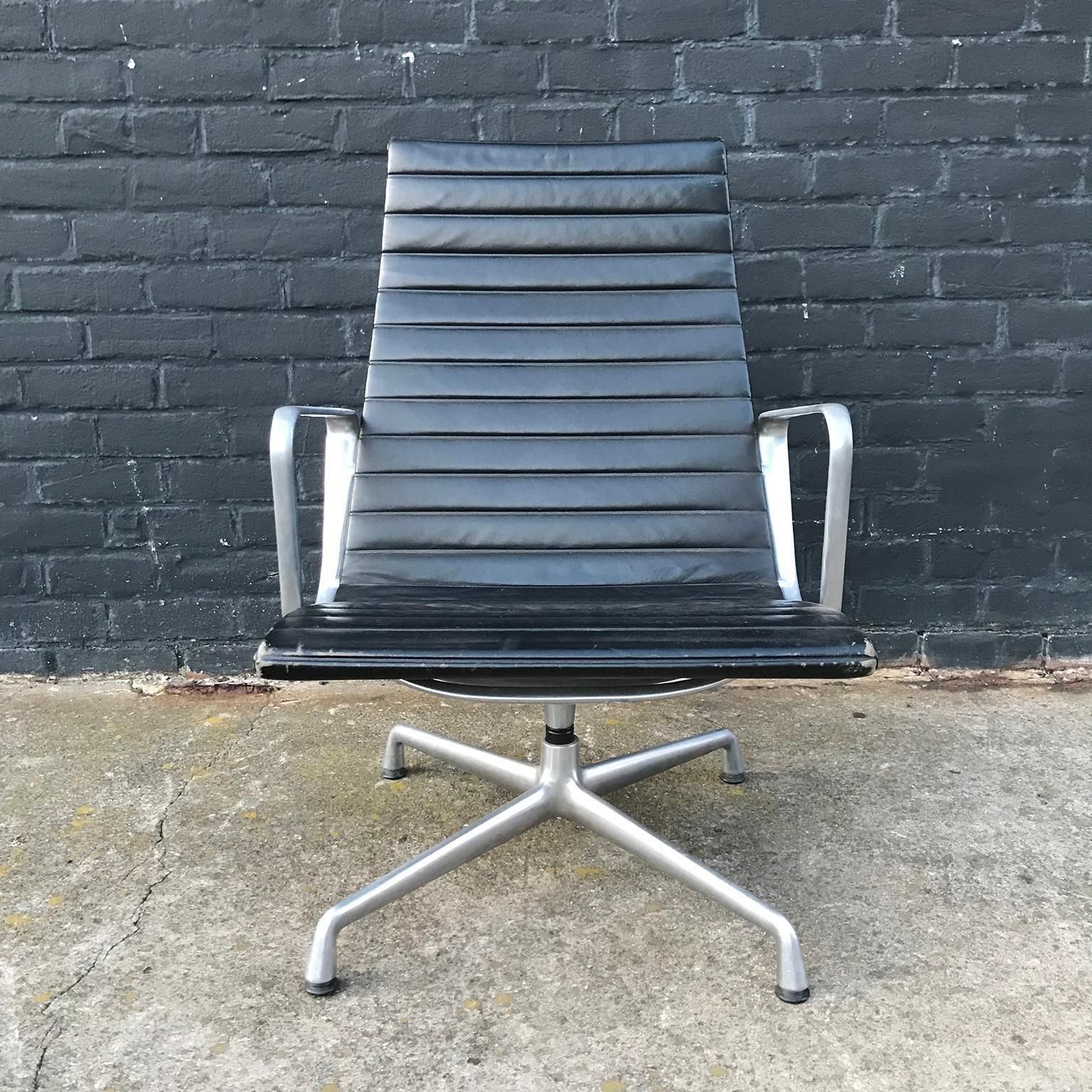 1958, Ray & Charles Eames For Vitra Lounge Chair Ea 116 In Black Leather photo 2090.0