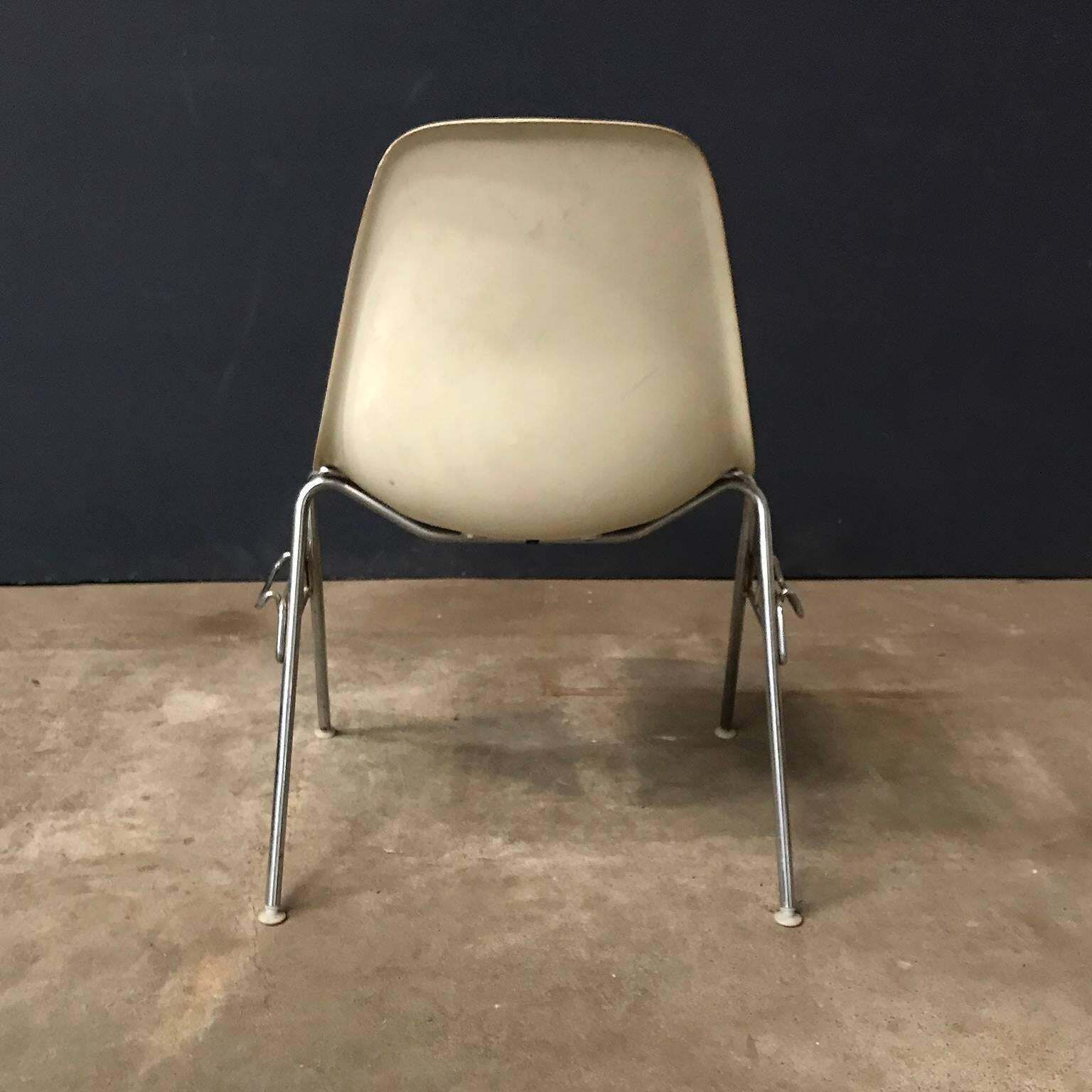 1948, Ray & Charles Eames For Herman Miller, Fiberglas Stacking Side Chair photo Furniture
