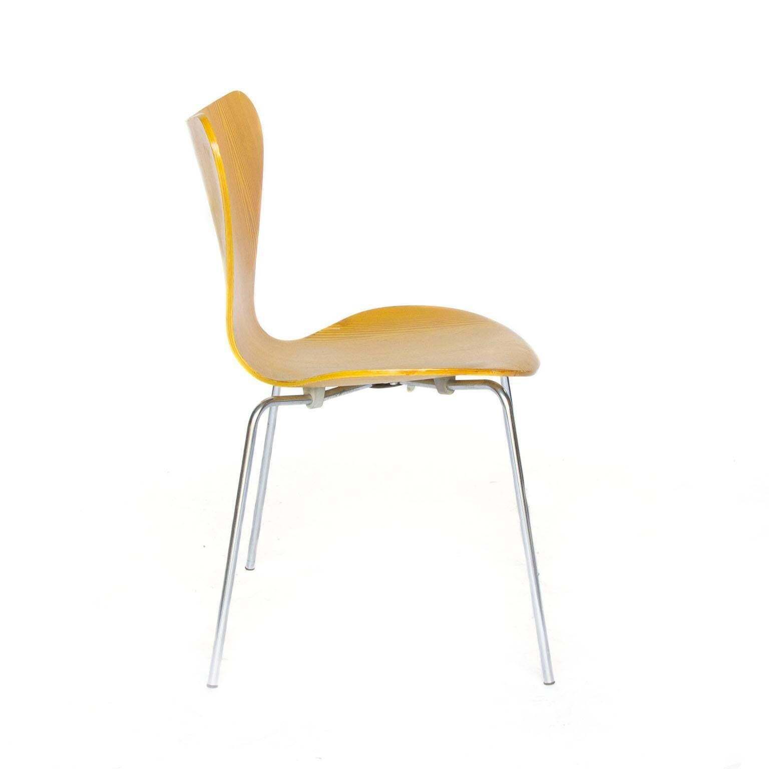 photo furniture 1955, Arne Jacobsen, Set Of Six Rare Vintage Laminated 3107 Butterfly Chair