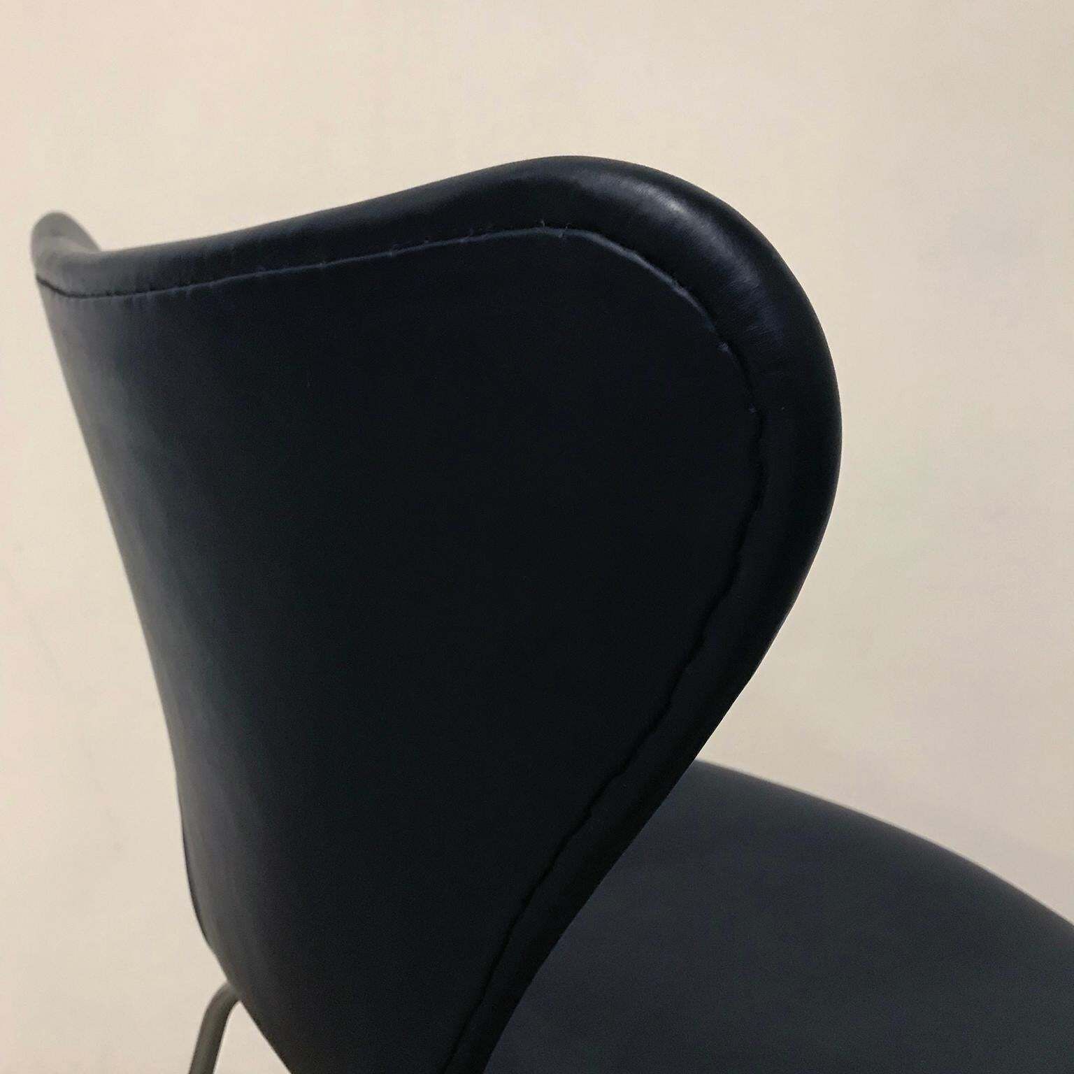 photo vinterior 1955, Arne Jacobsen, Early Vintage Black Faux Leather 3107 Butterfly Chair