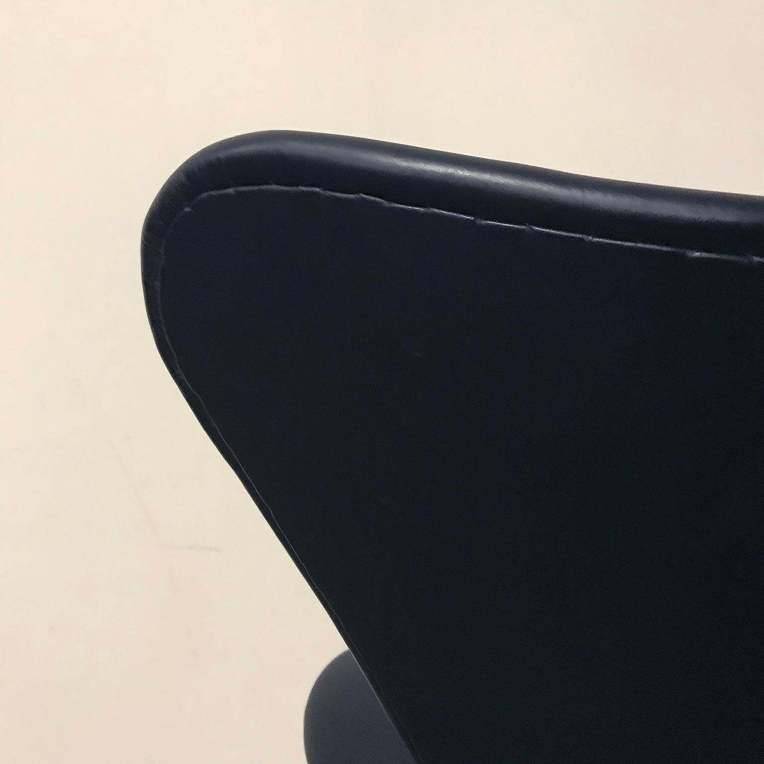 photo buy 1955, Arne Jacobsen, Early Vintage Black Faux Leather 3107 Butterfly Chair